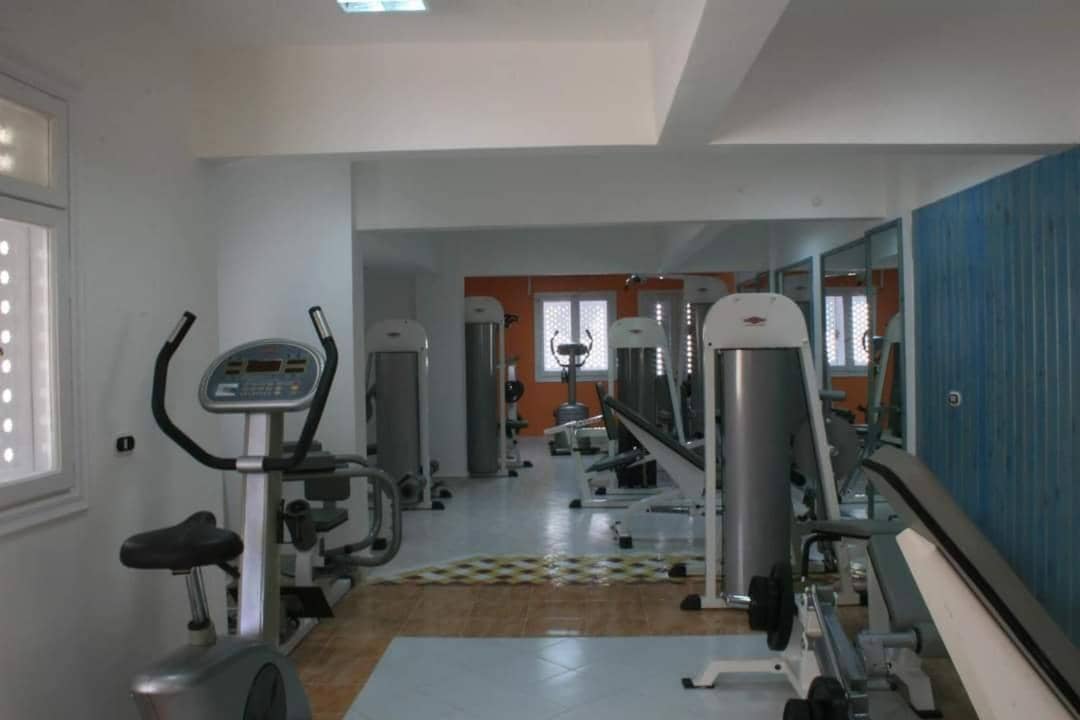 lovely one bedroom apartment within cozy compound including swimming pool, supermarket. perfect location at neama Bay with access to public transportation — 3