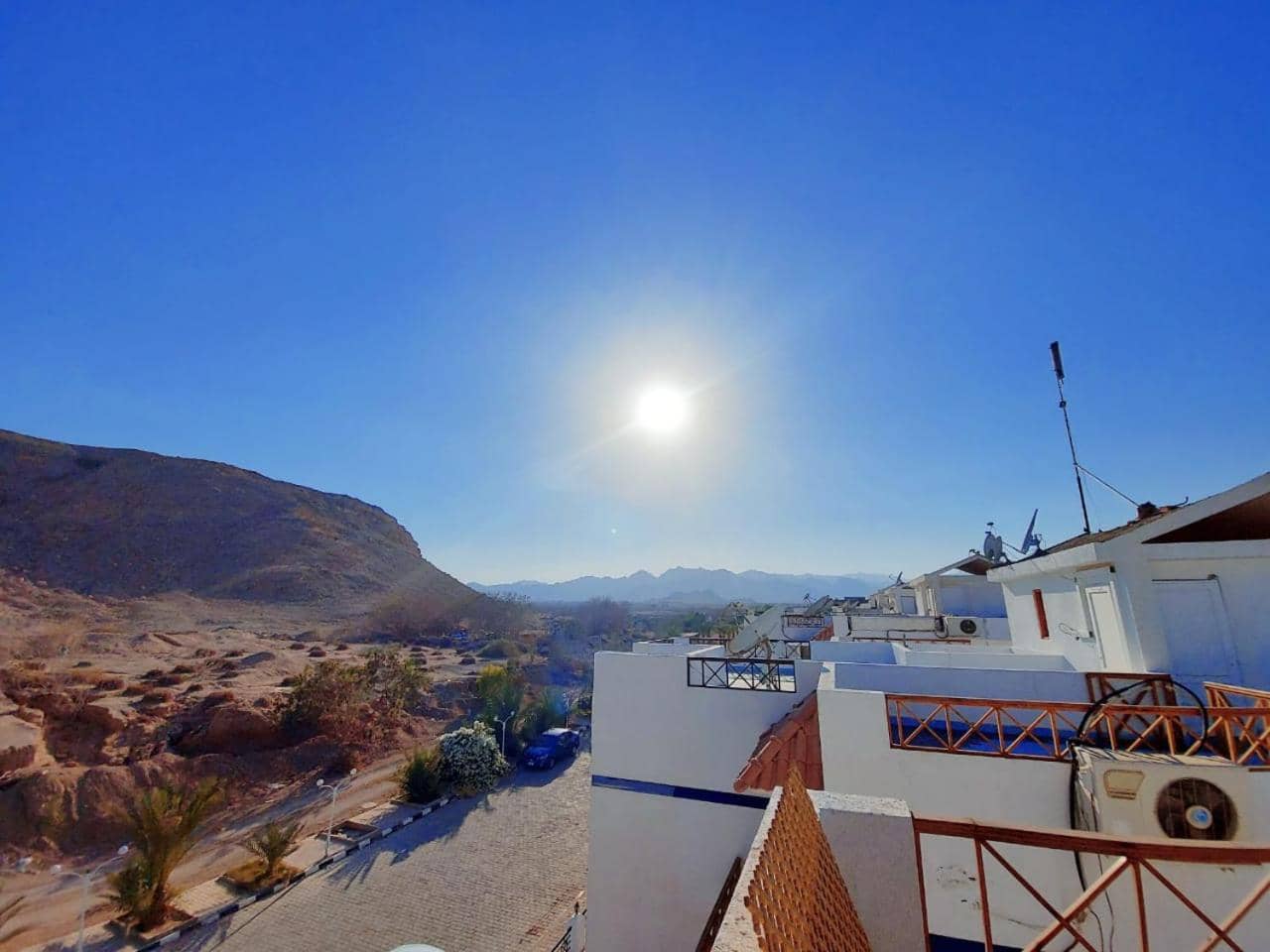 lovely one bedroom apartment within cozy compound including swimming pool, supermarket. perfect location at neama Bay with access to public transportation — 2