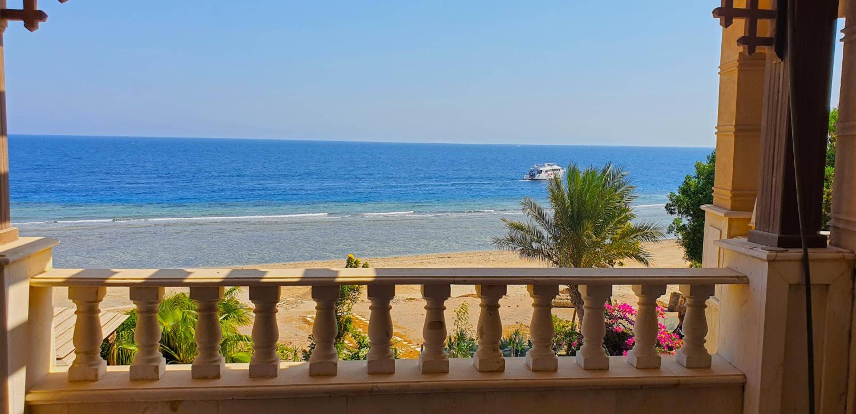 Luxury Seafront Pool Villa - 3 Stories & Roof floor - All Master Bedrooms — 5