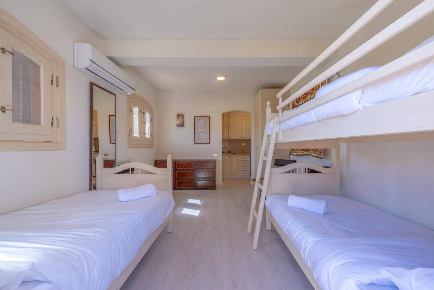 Chic 3BR Villa West Golf with Pool, Lagoon View & Guest House — 5