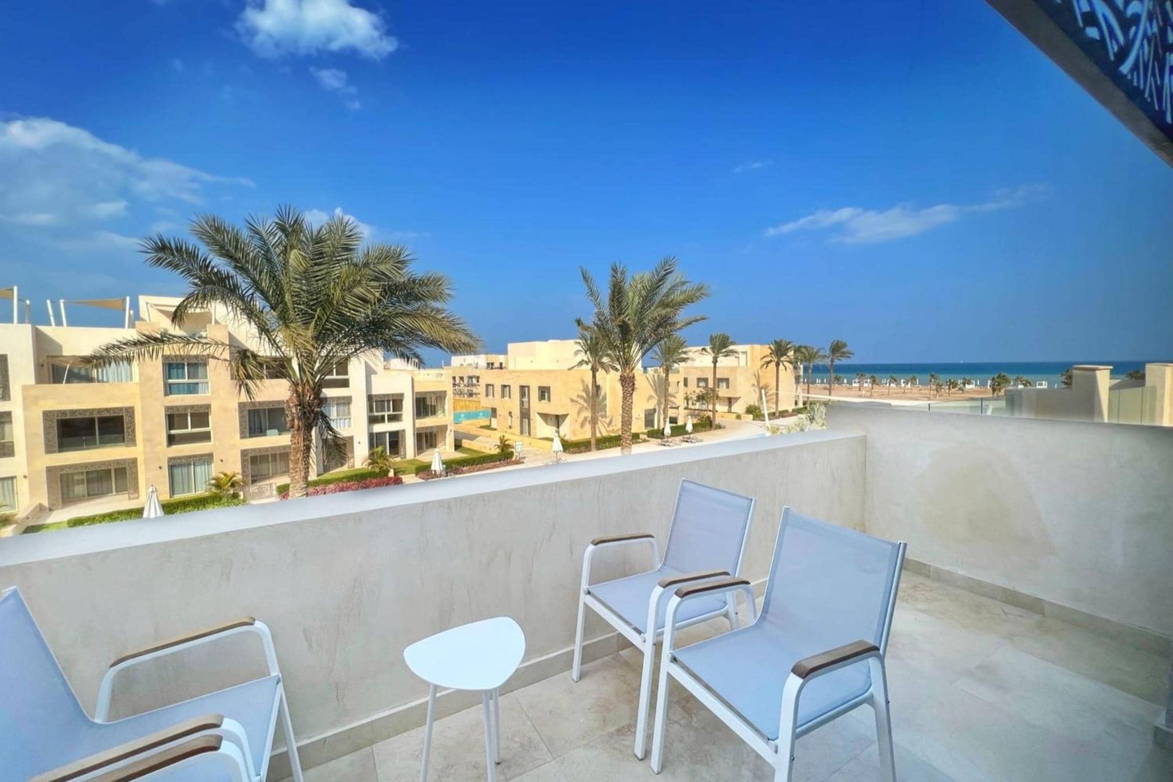 Homestyle 3BR Penthouse Pool & Beach View — 3