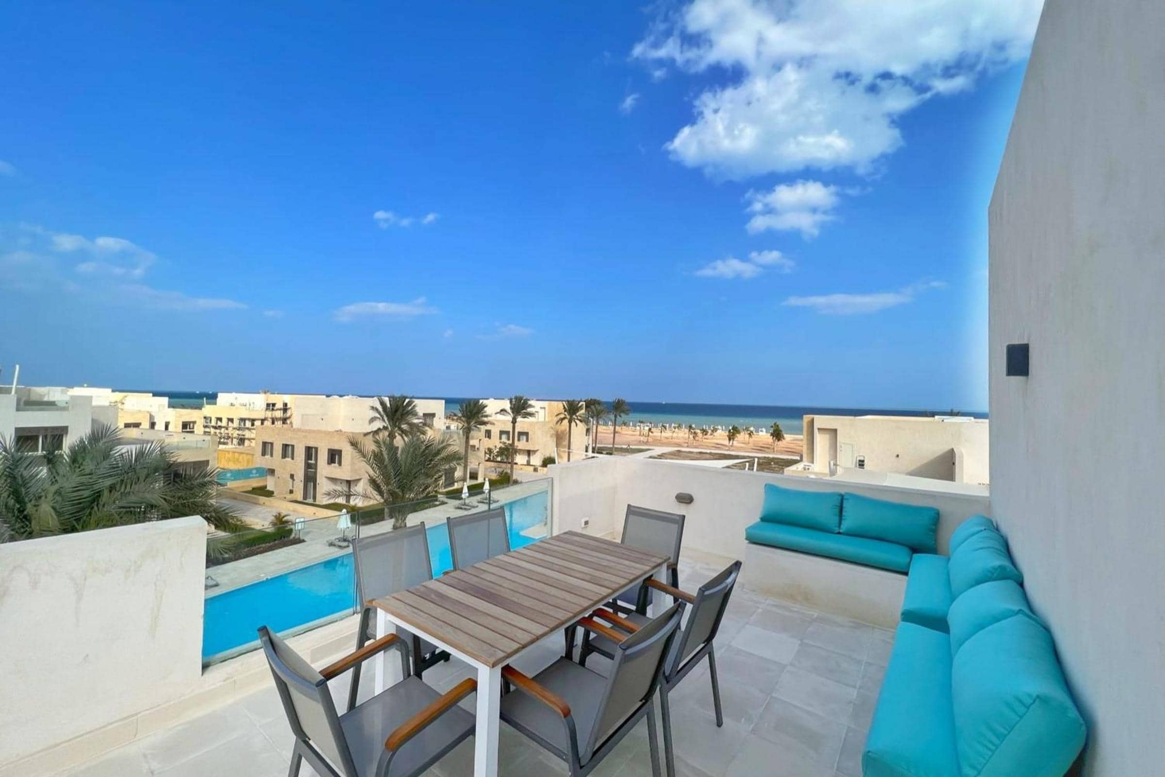 Homestyle 3BR Penthouse Pool & Beach View — 2