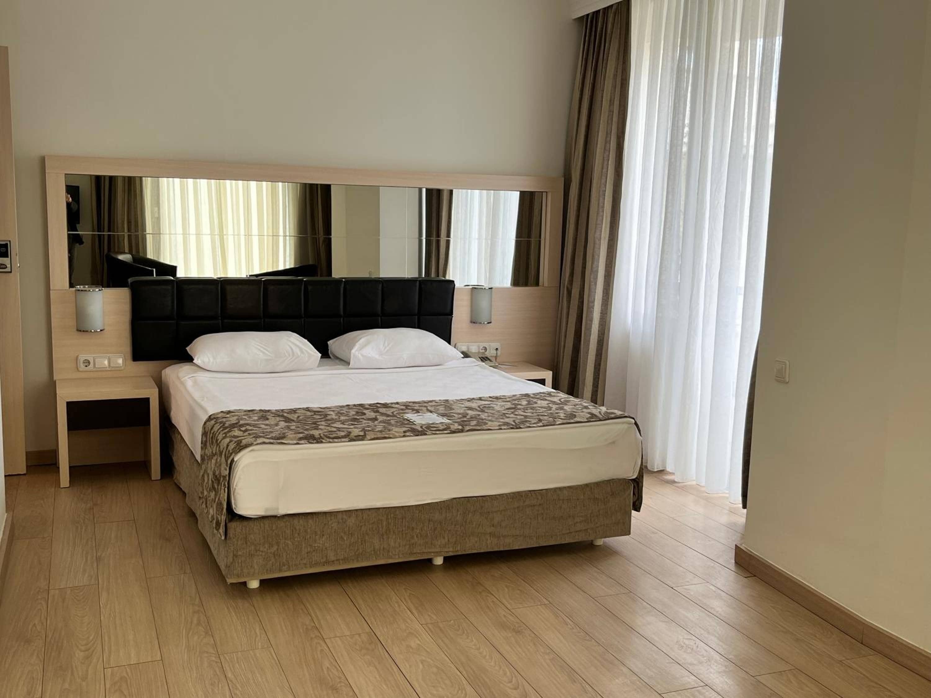 Golden Lotus Hotel — 2