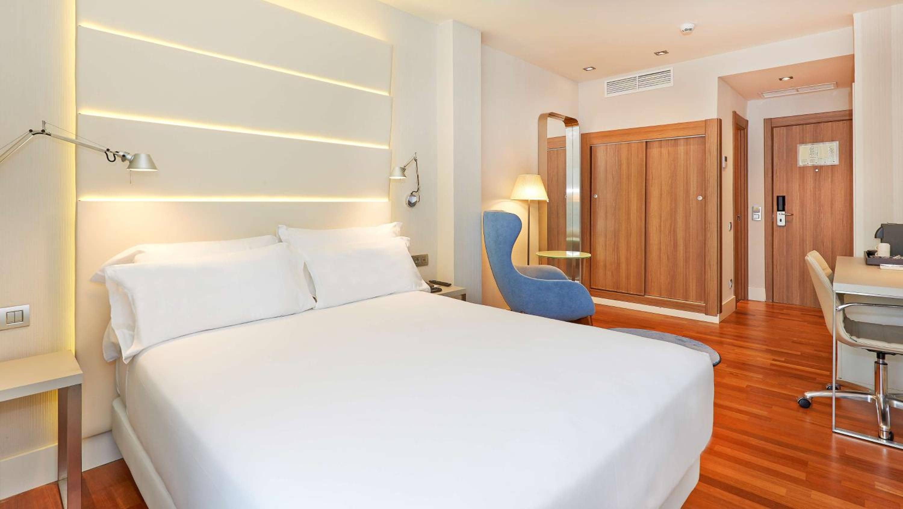 NH Barcelona Les Corts — 2