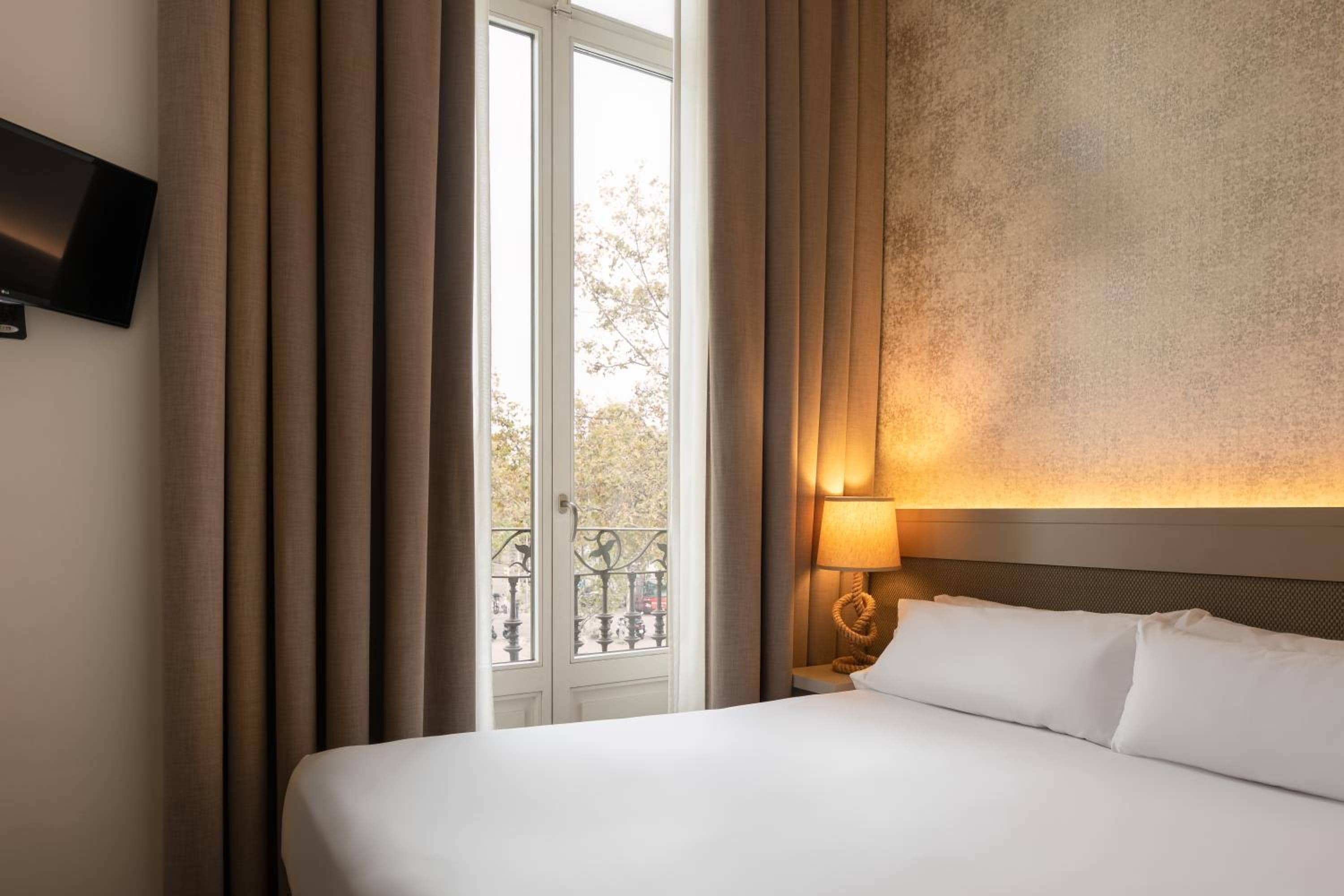 Duquesa Suites Hotel by Grup Duquessa — 4
