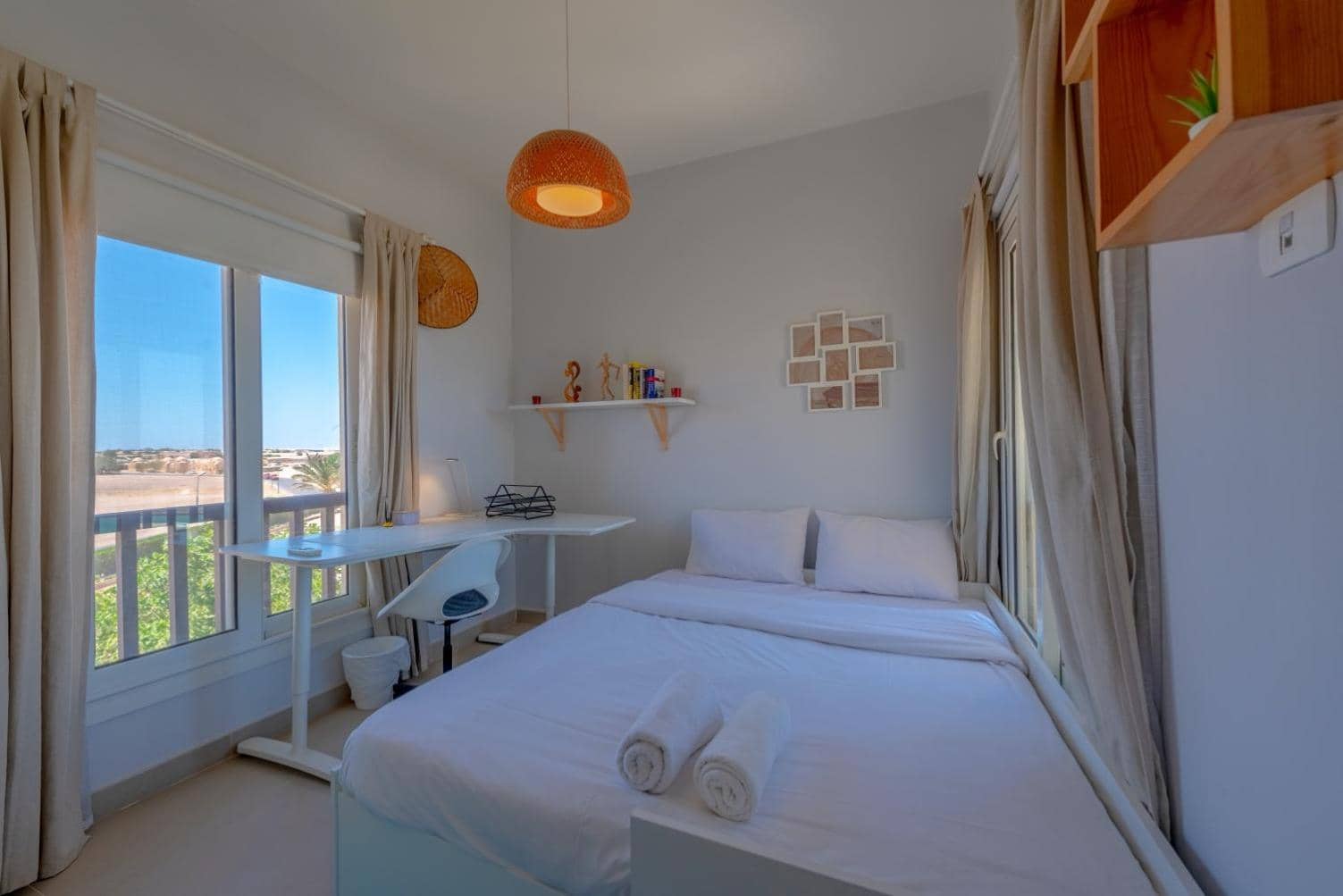 Sunny 2 Bedroom + Private Roof Terrace Lagoon View — 3