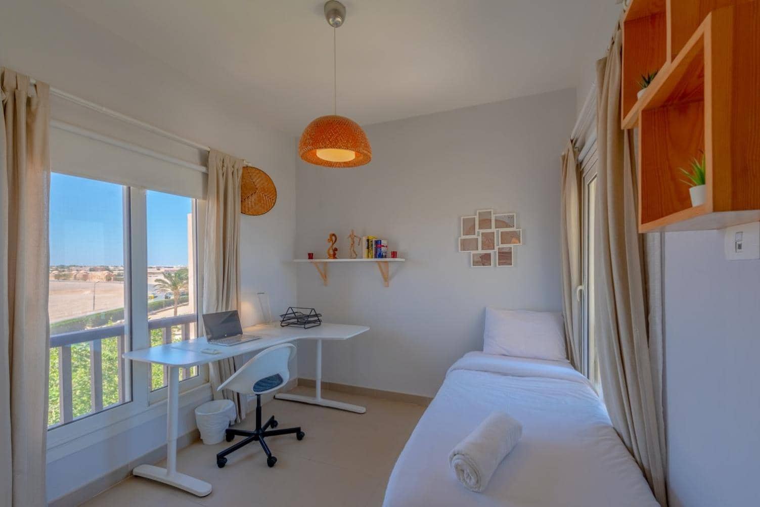 Sunny 2 Bedroom + Private Roof Terrace Lagoon View — 4