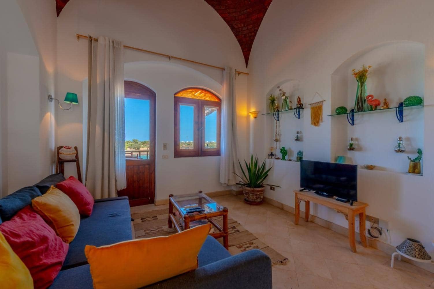 Lagoon view 1-bedroom apartment in West Golf El Gouna — 2