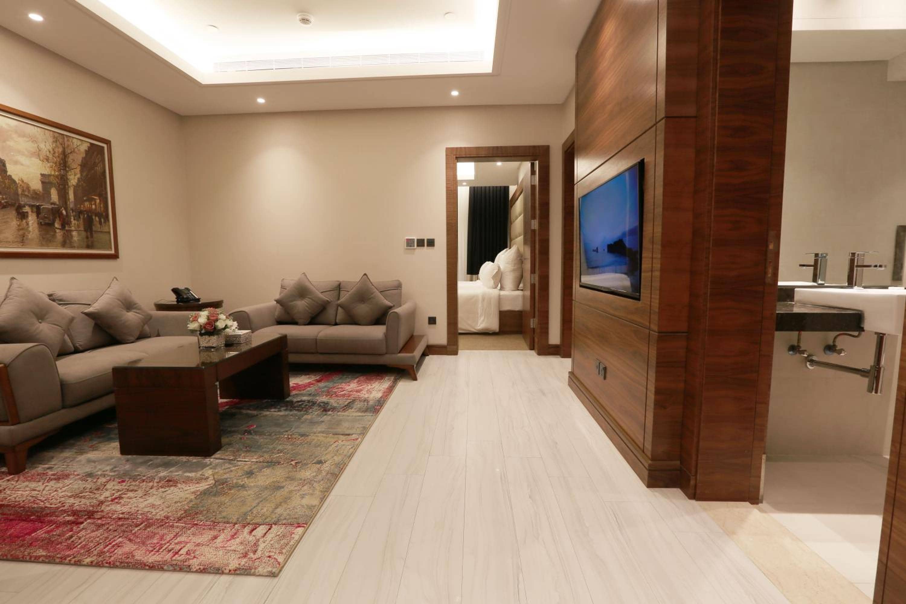 Weekend Hotel Sari — 2