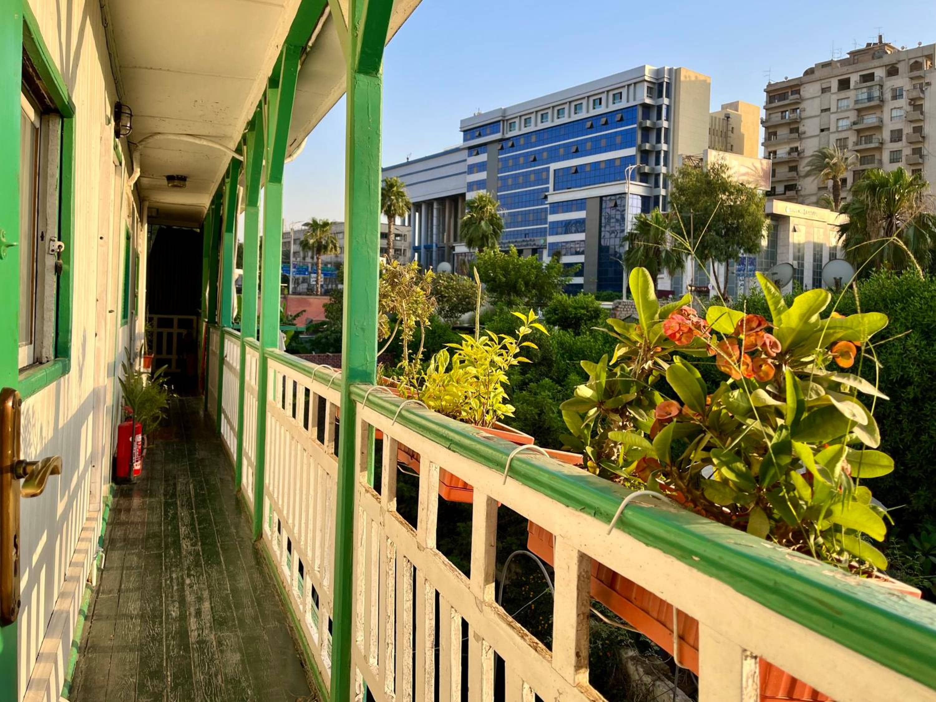 Houseboat65 - Historic home on the Nile - Central Cairo — 2