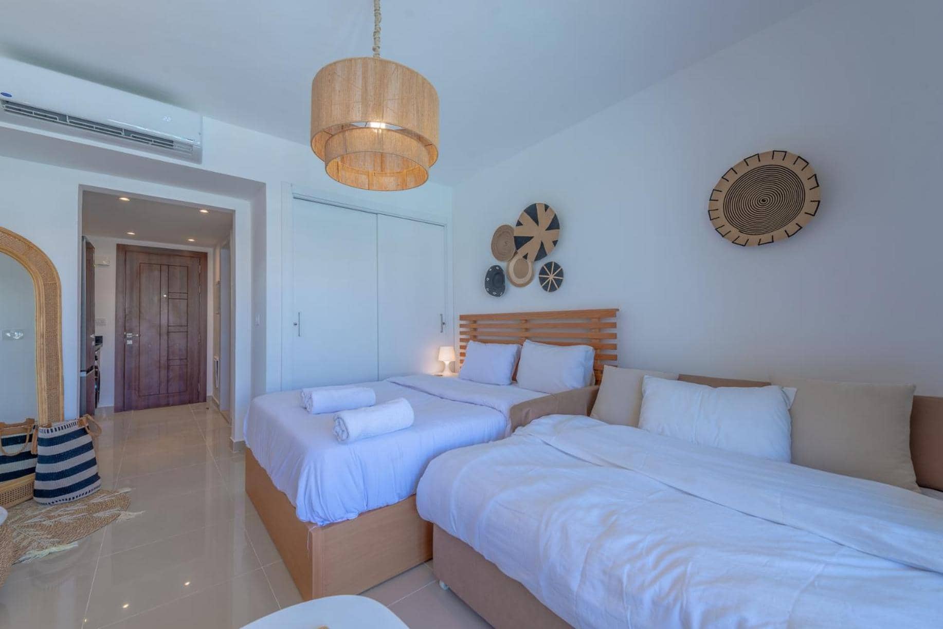 Boho-Chic Studio Apartment in G-Cribs, Pool View — 3