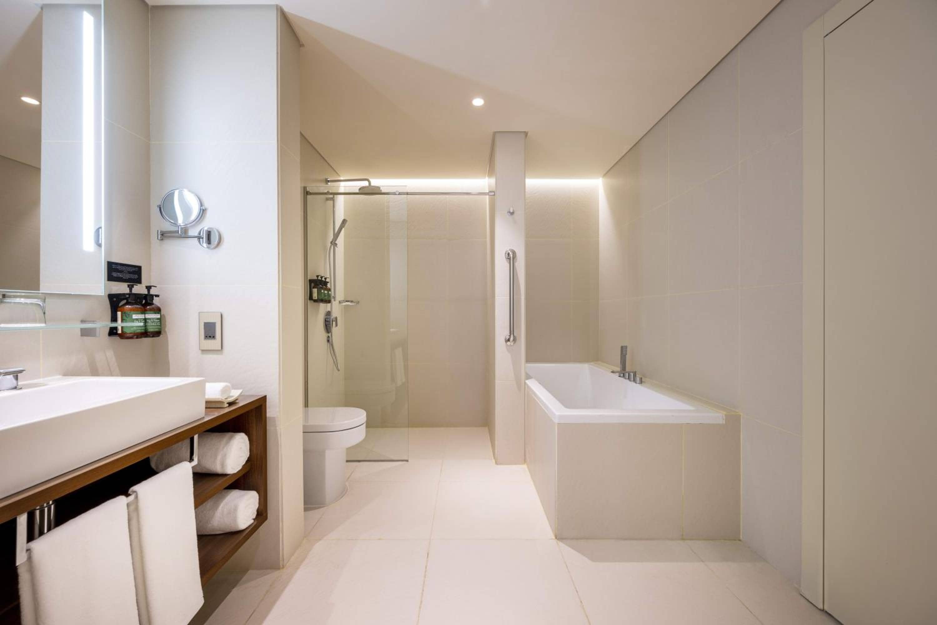 voco Doha West Bay Suites by IHG — 5