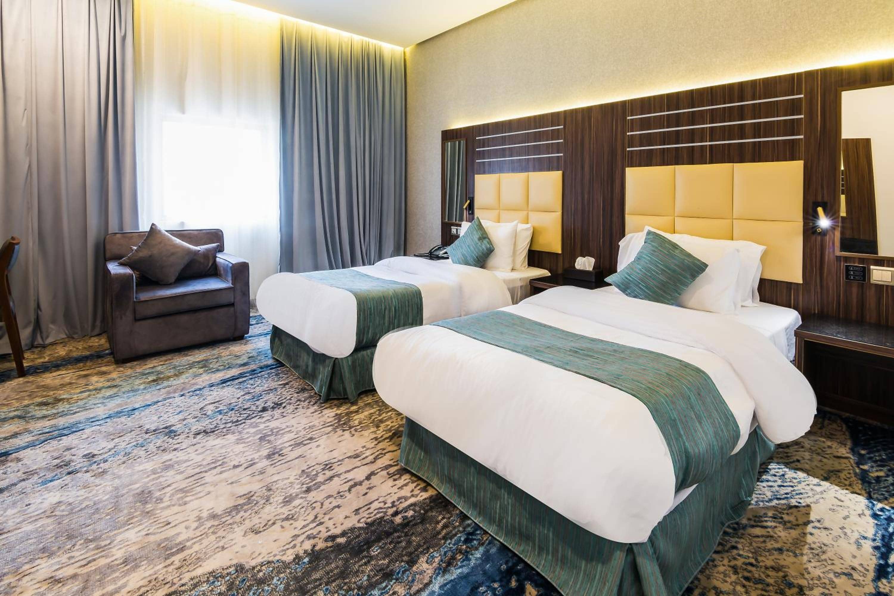 White Diamond Hotel Sari — 3