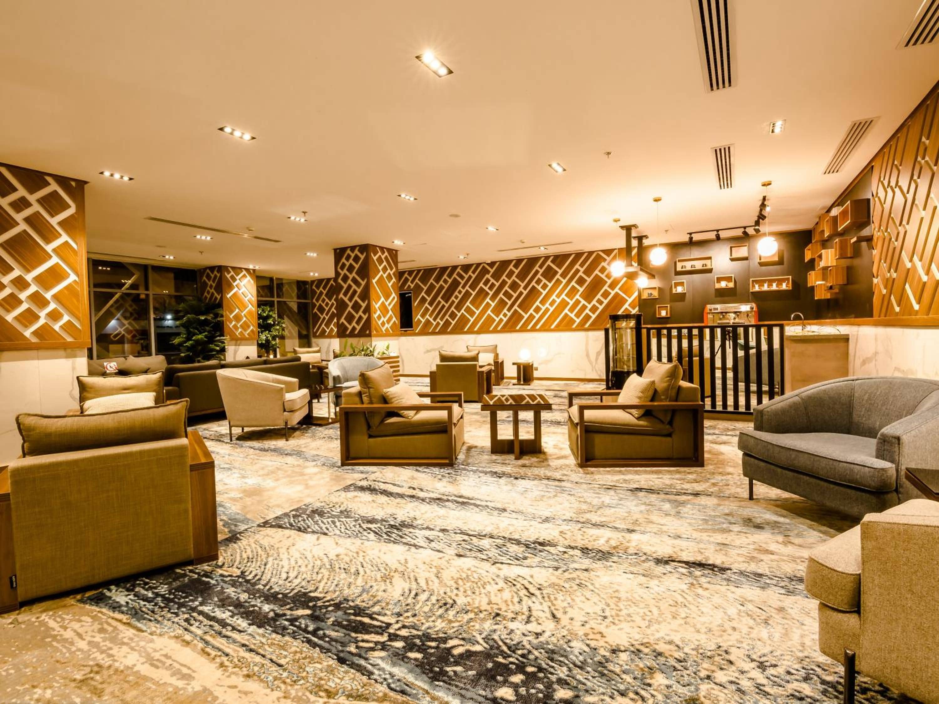 White Diamond Hotel Sari — 4