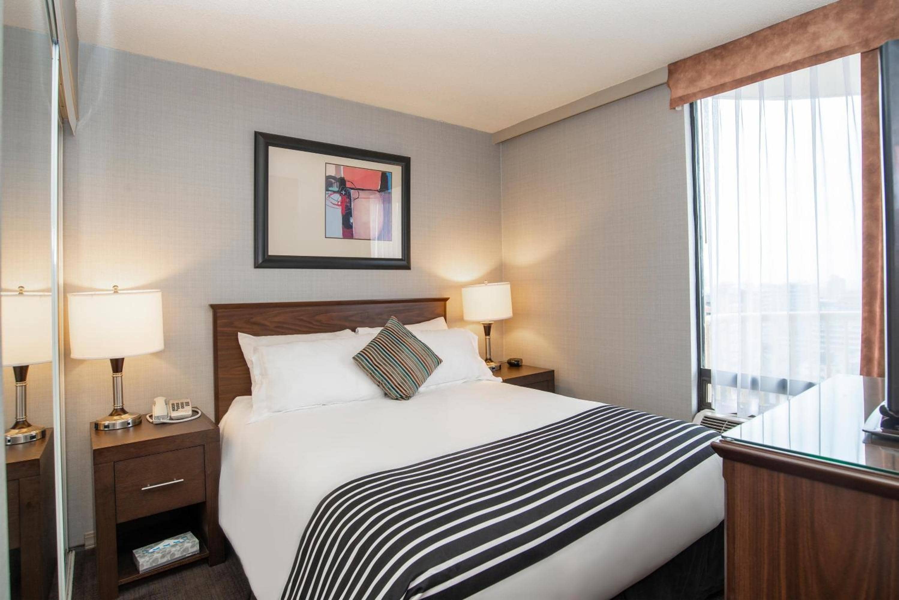 Sandman Suites Vancouver on Davie — 3