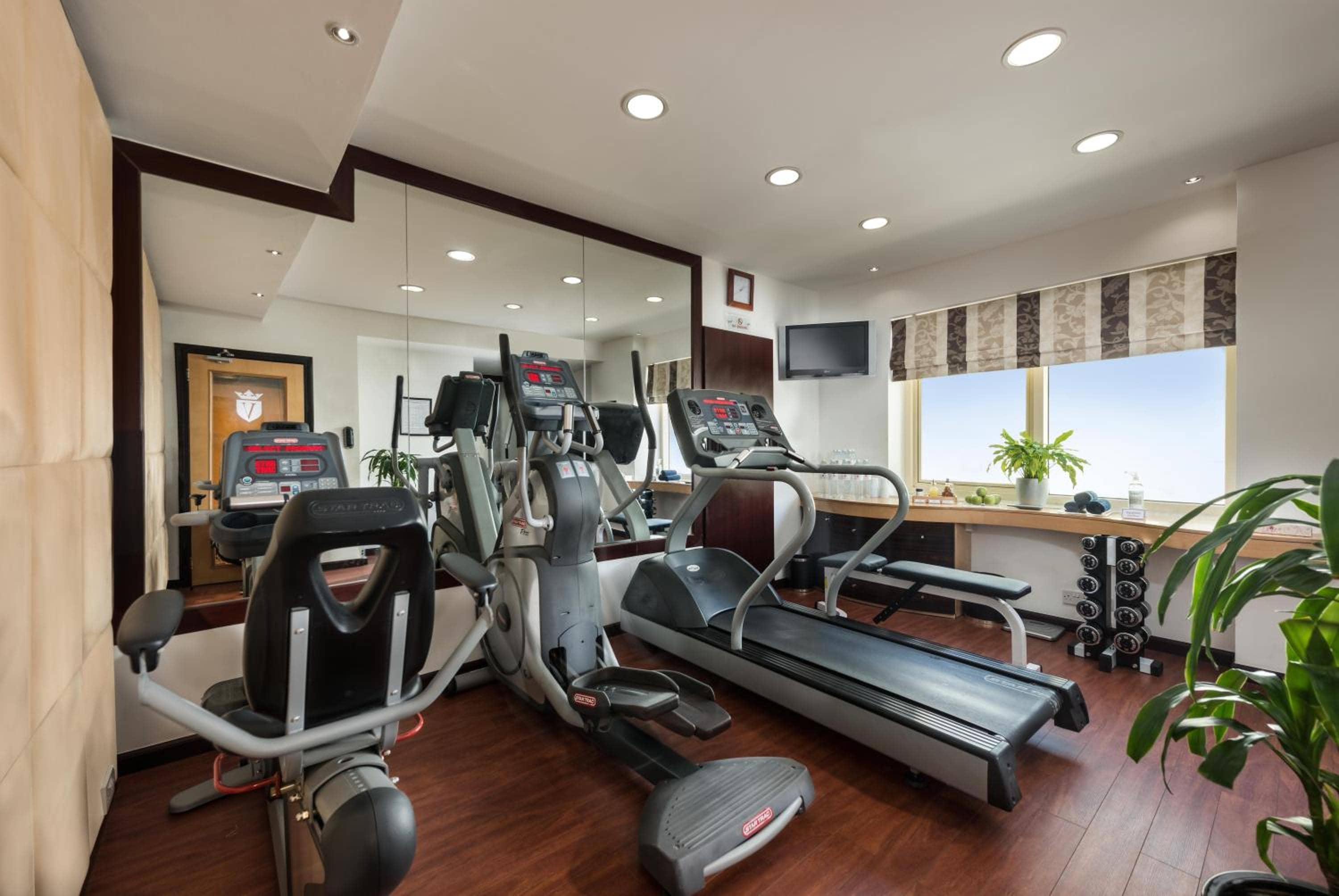 Savoy Suites Hotel Apartment - Dubai — 5