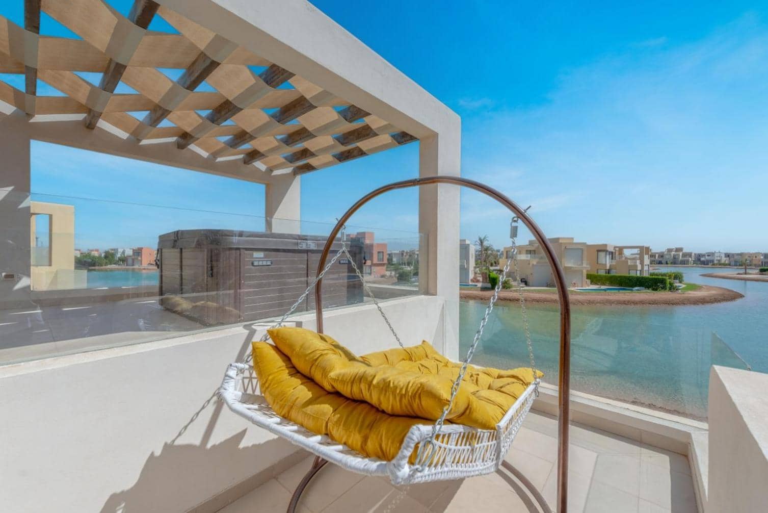 Light-Filled 4-Bedroom Villa in Tawila, El Gouna. Jacuzzi & Lagoon — 3