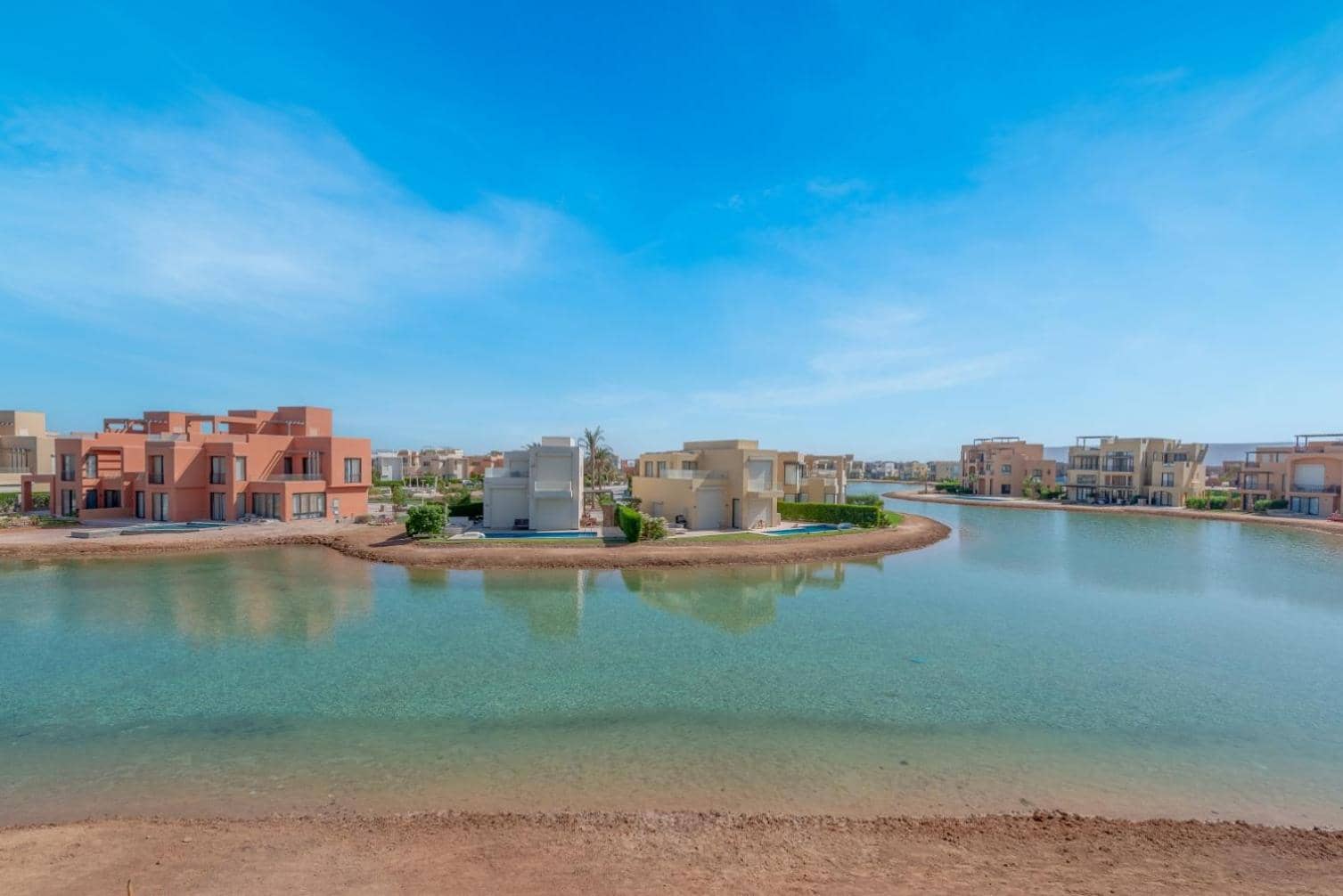 Light-Filled 4-Bedroom Villa in Tawila, El Gouna. Jacuzzi & Lagoon
