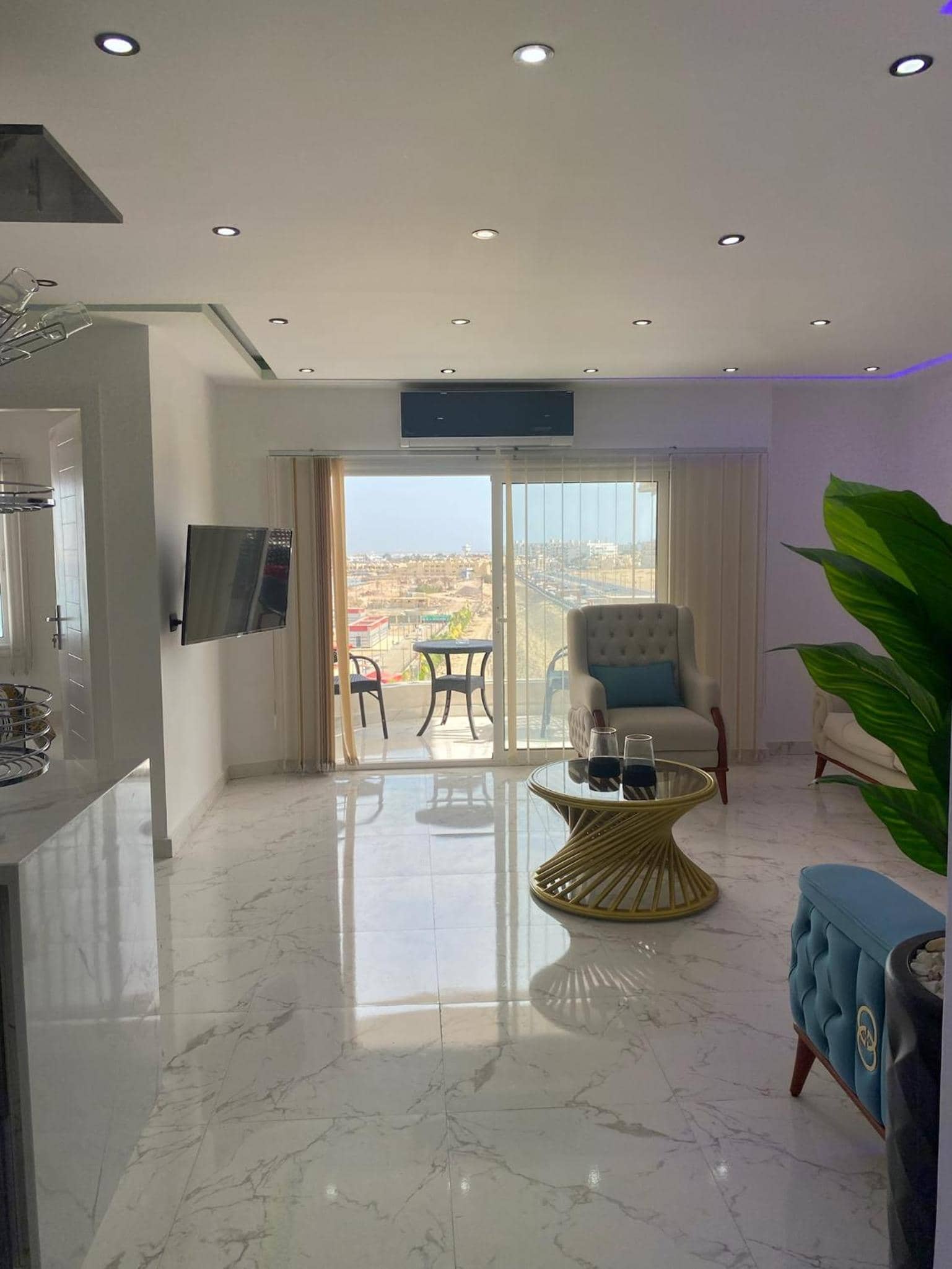 Blue Whale Hurghada Beach Front Apartments City Centre