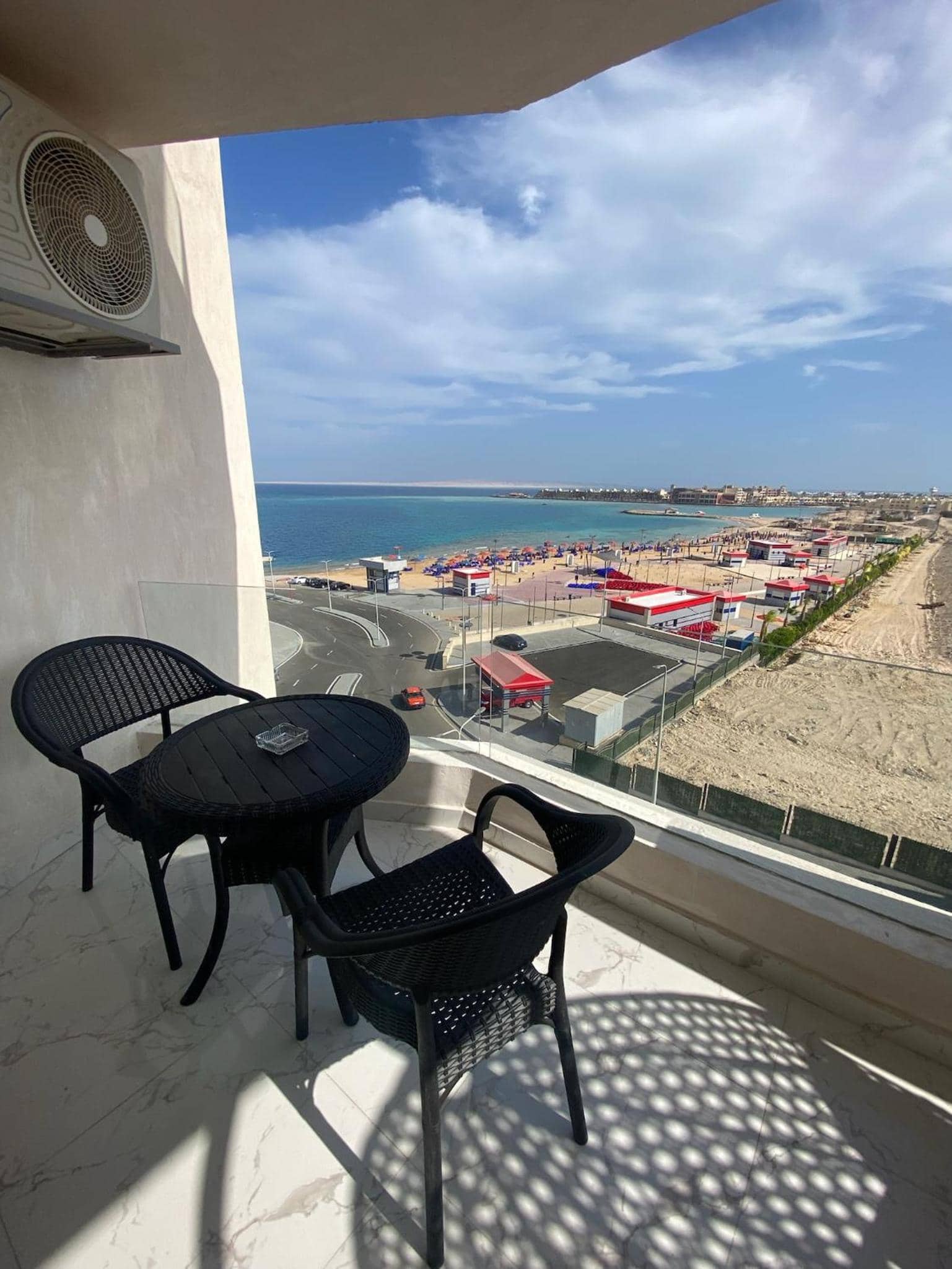 Blue Whale Hurghada Beach Front Apartments City Centre — 4