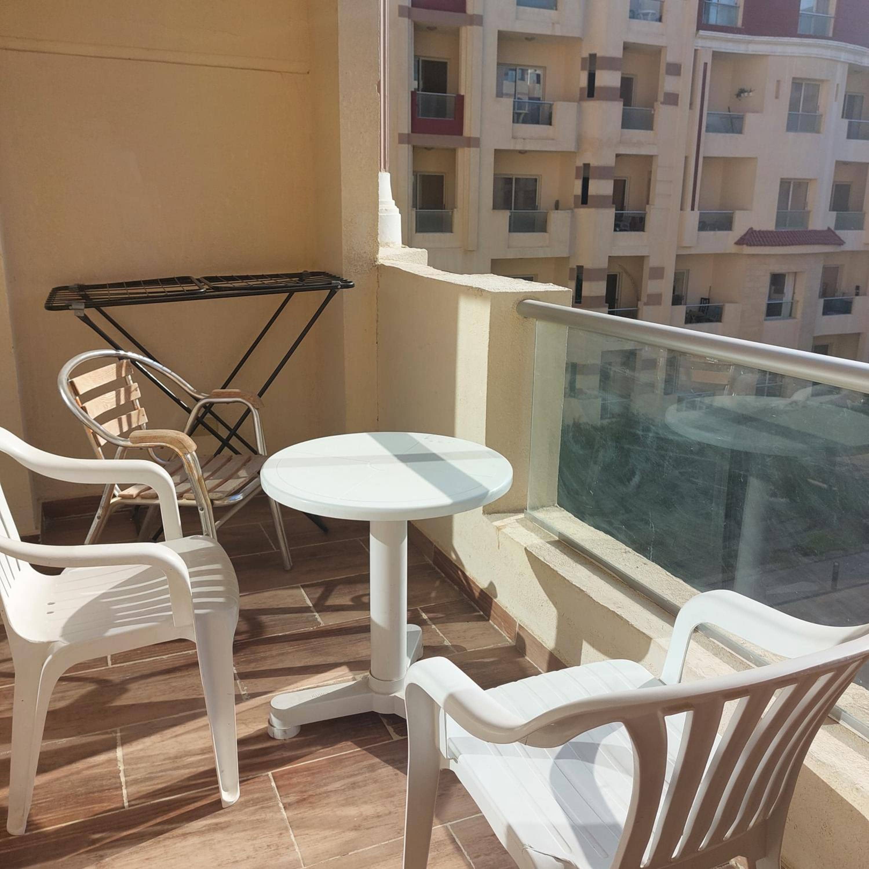 Florenza Khamsin 1 bedroom apartment with swimming pool view — 2