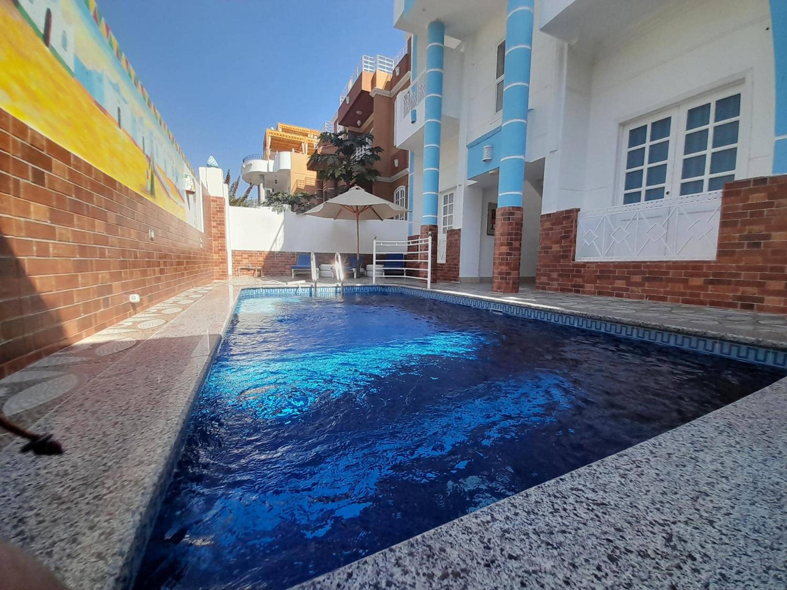 Sunshine House — 3