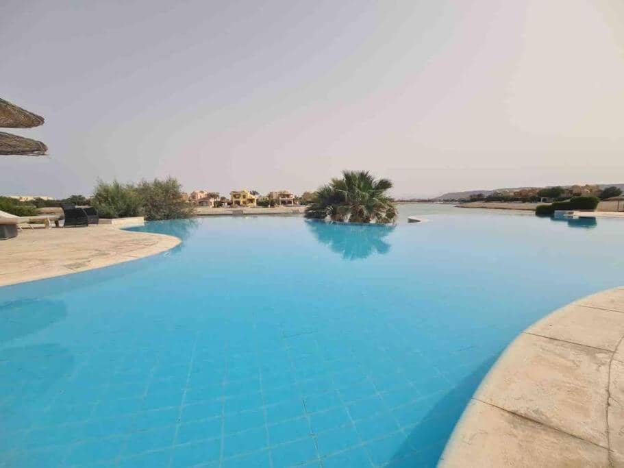 Sabina - A Luxurious Fully Furnished Ground Floor 2BD Apartment in El Gouna-Red Sea — 3