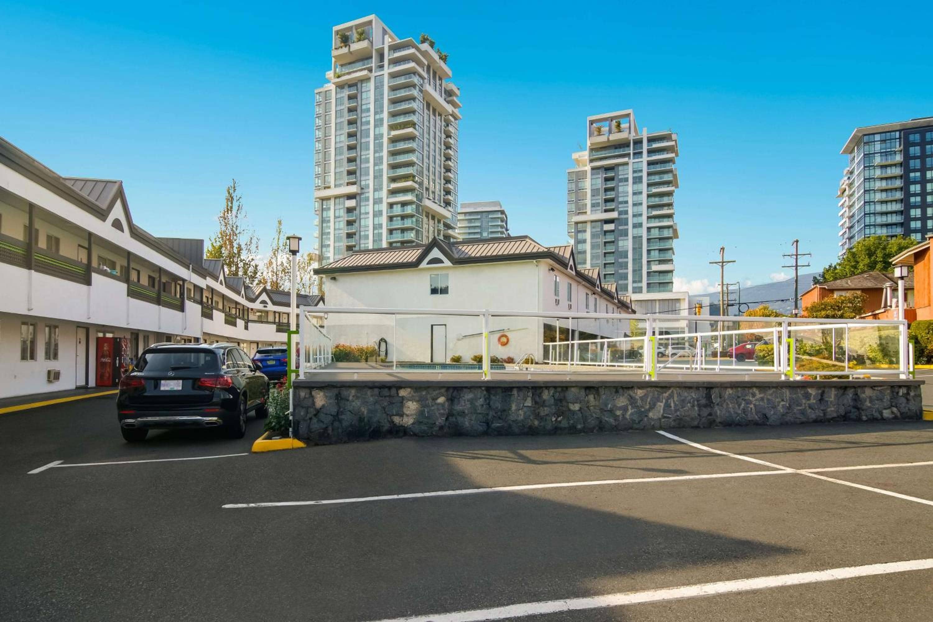 SureStay by Best Western North Vancouver Capilano — 5
