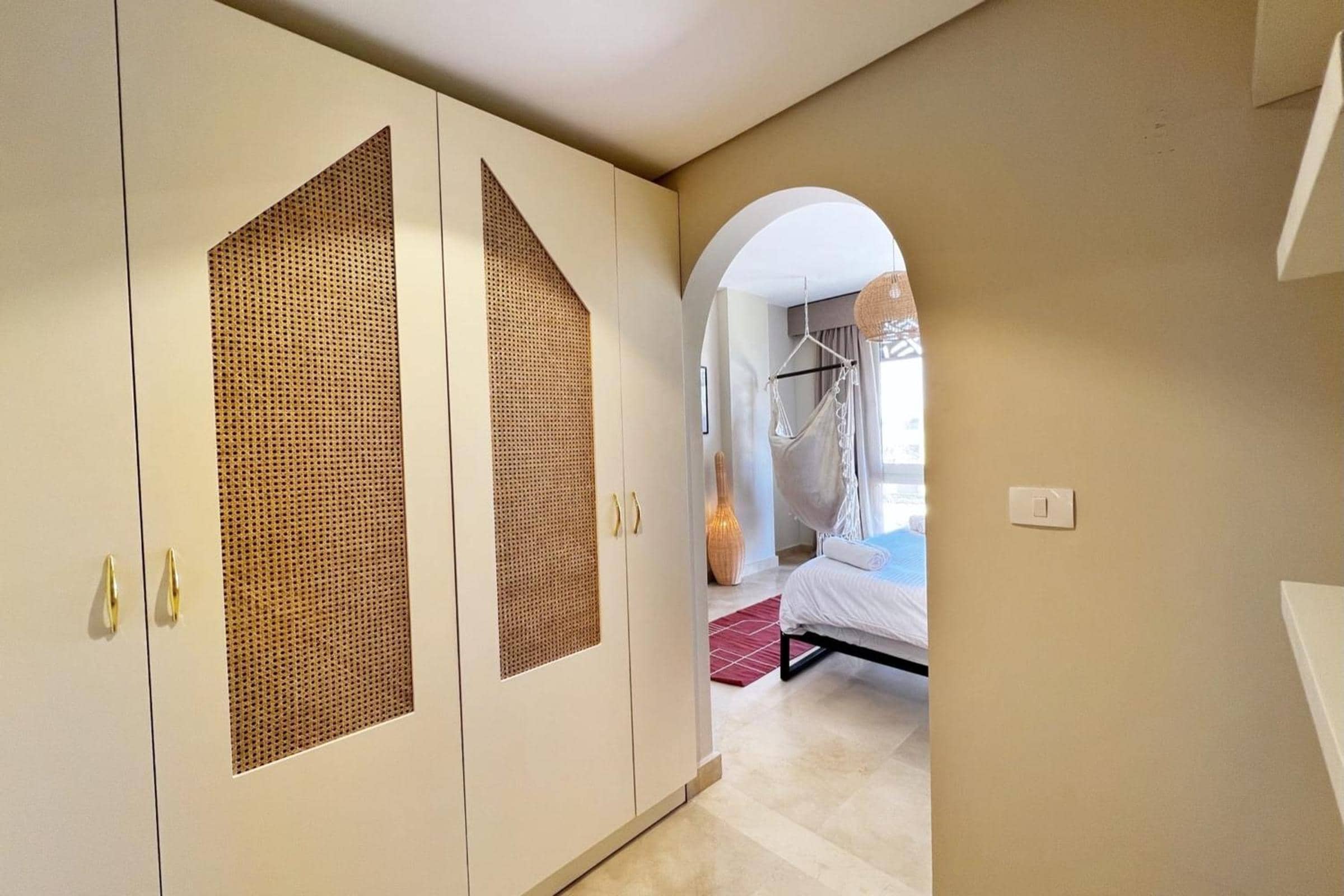 Spectacular & Soaring 2 BDR w Private Rooftop Jacuzzi & Beach Access — 3