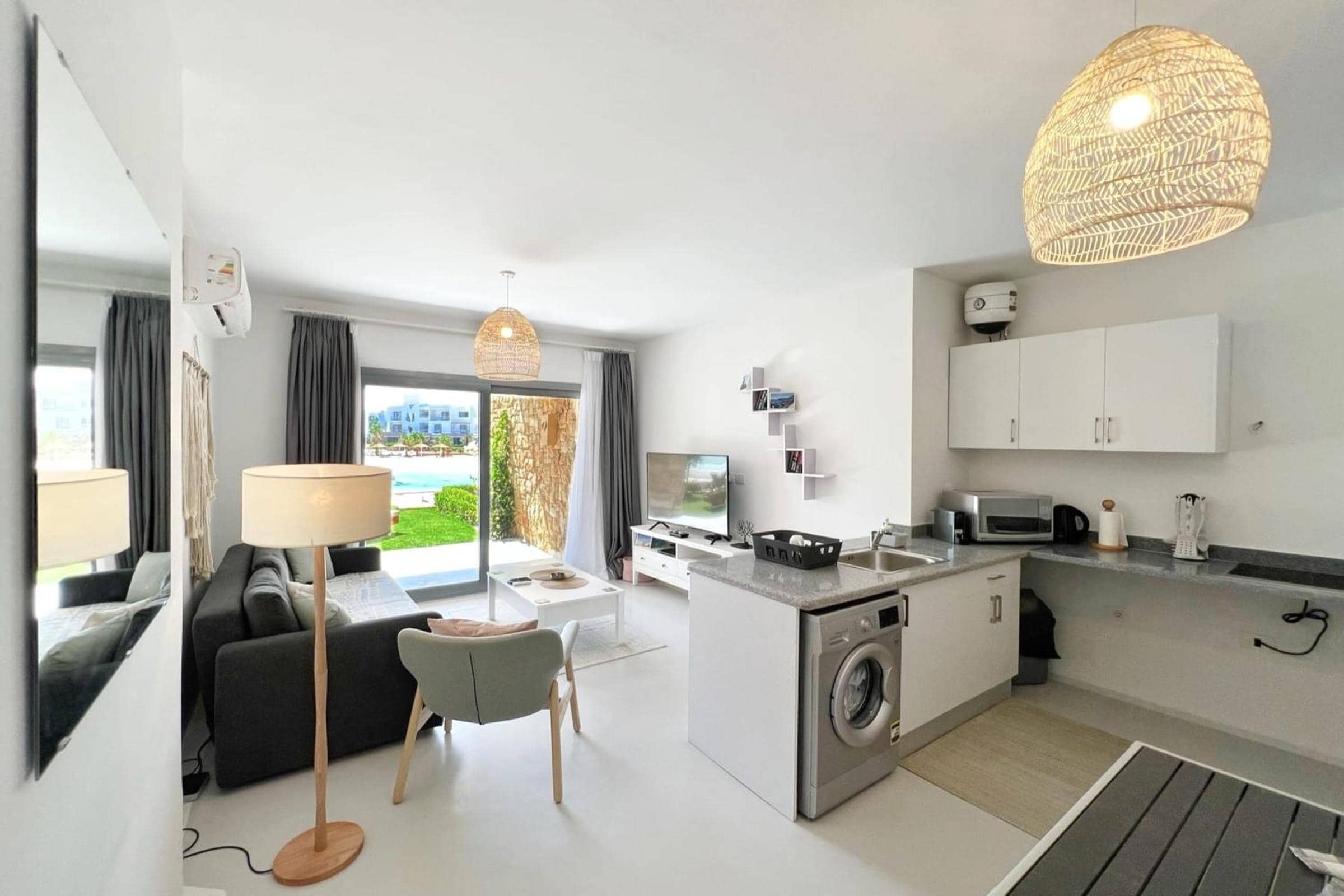 Lagoonfront Easy 1BDR Swan Lake El Gouna — 5