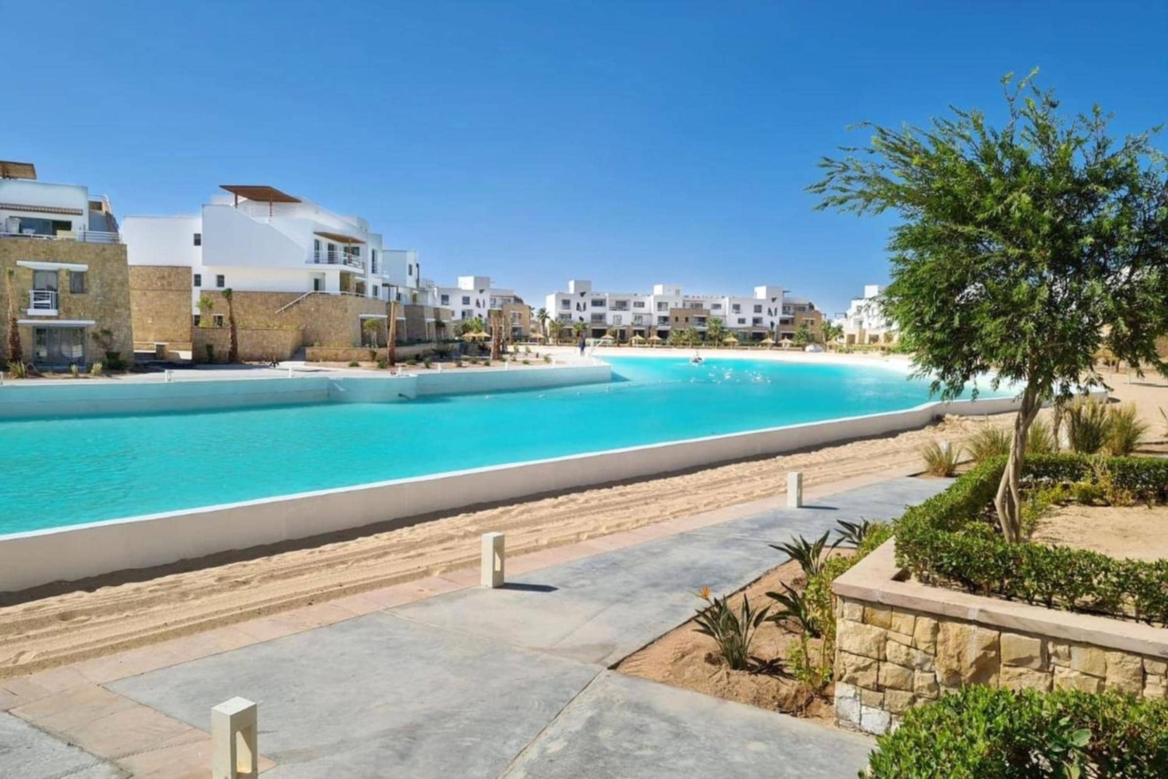 Lagoonfront Easy 1BDR Swan Lake El Gouna — 3