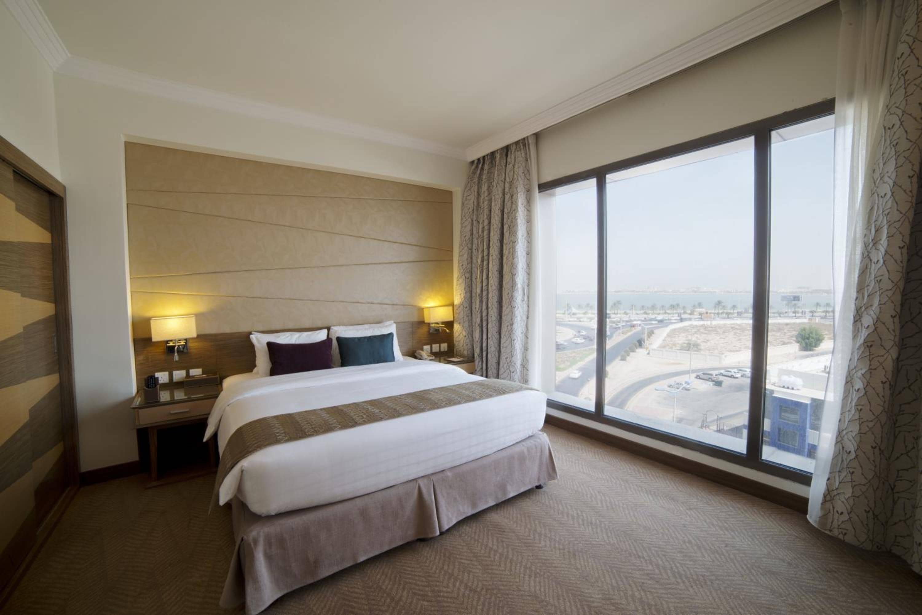 Golden Tulip Dammam Corniche Hotel — 5