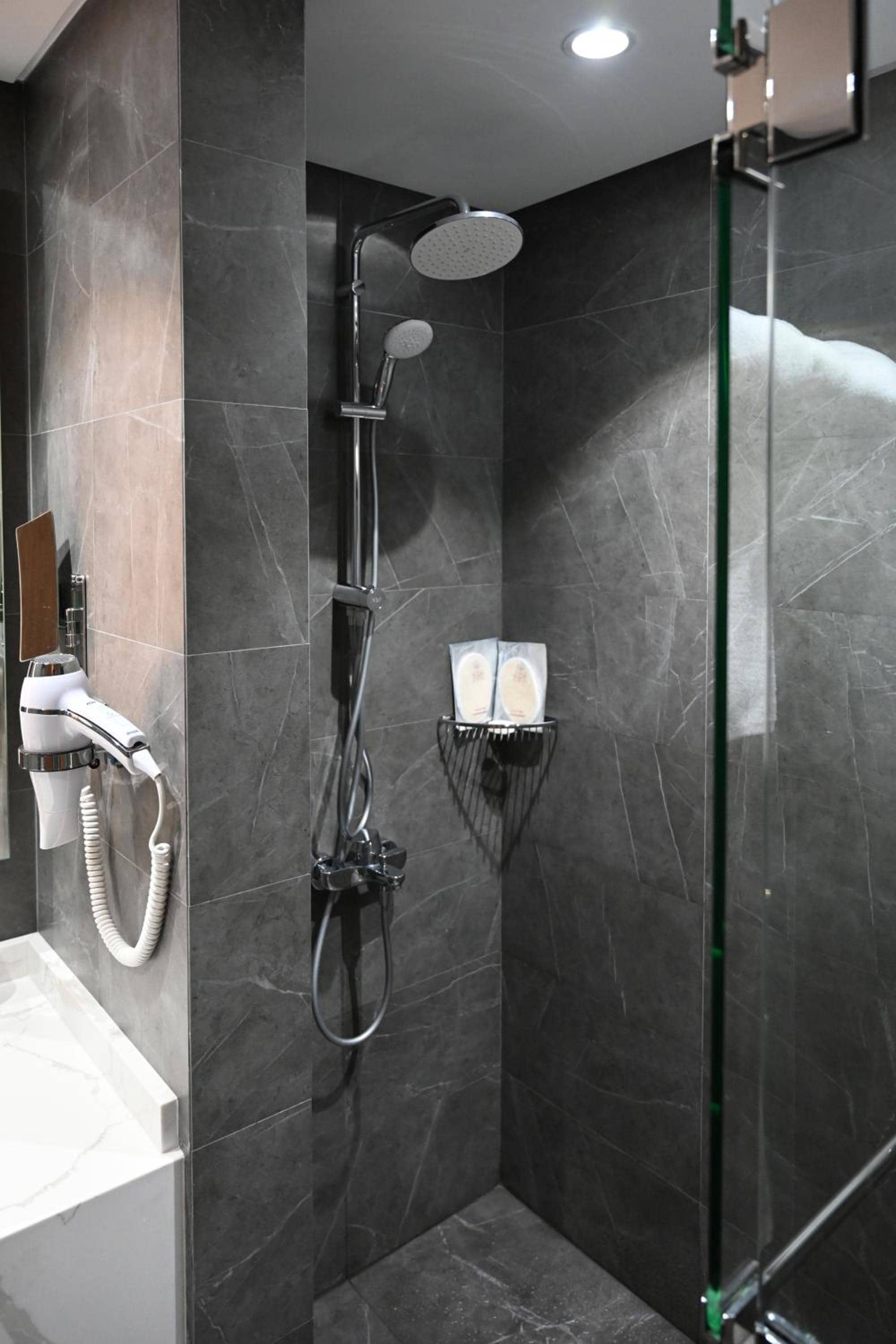 Clarion Hotel Jeddah Airport — 5