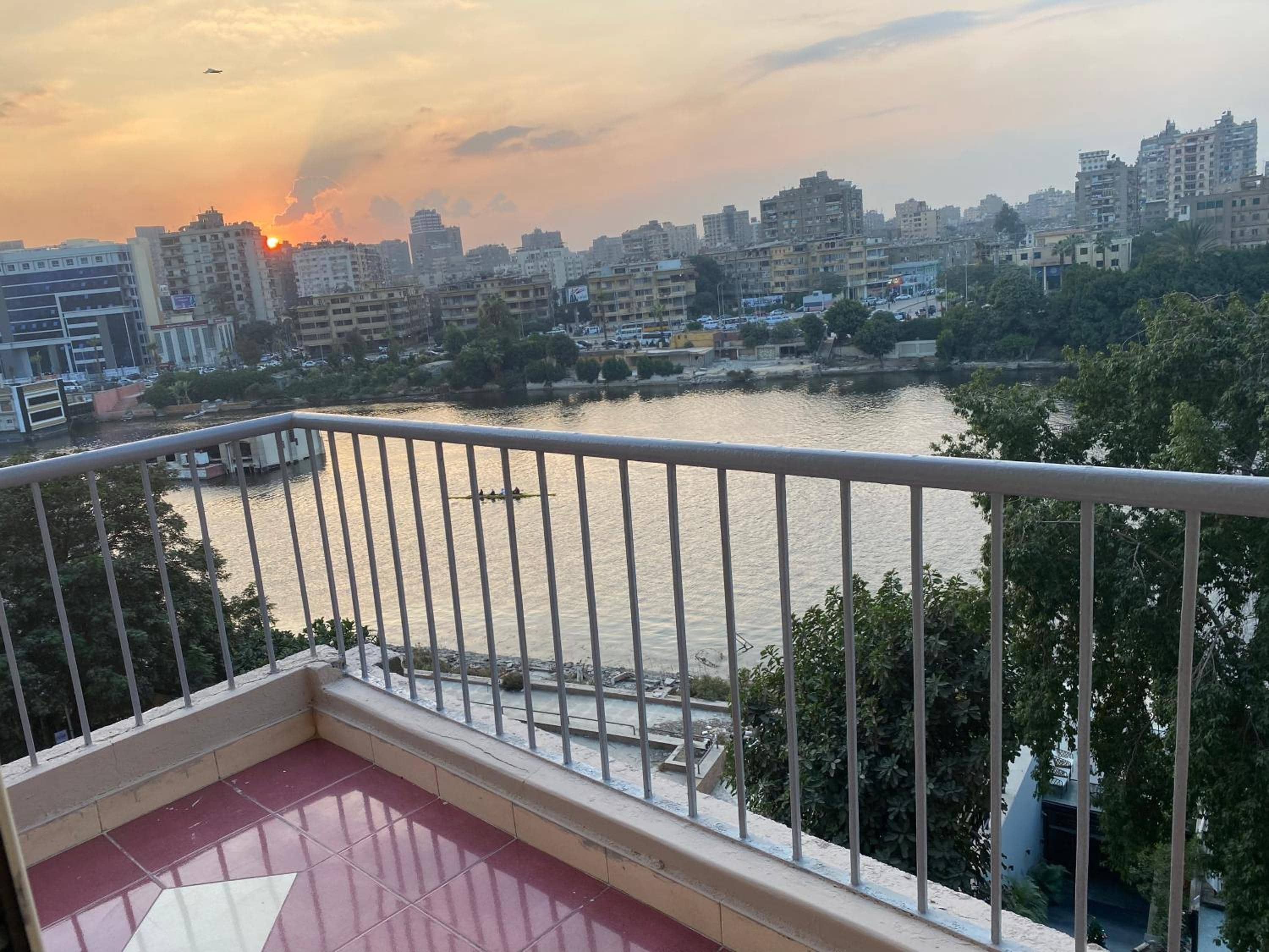 Nile View Apartment - Sleeps 4 & Balcony — 4
