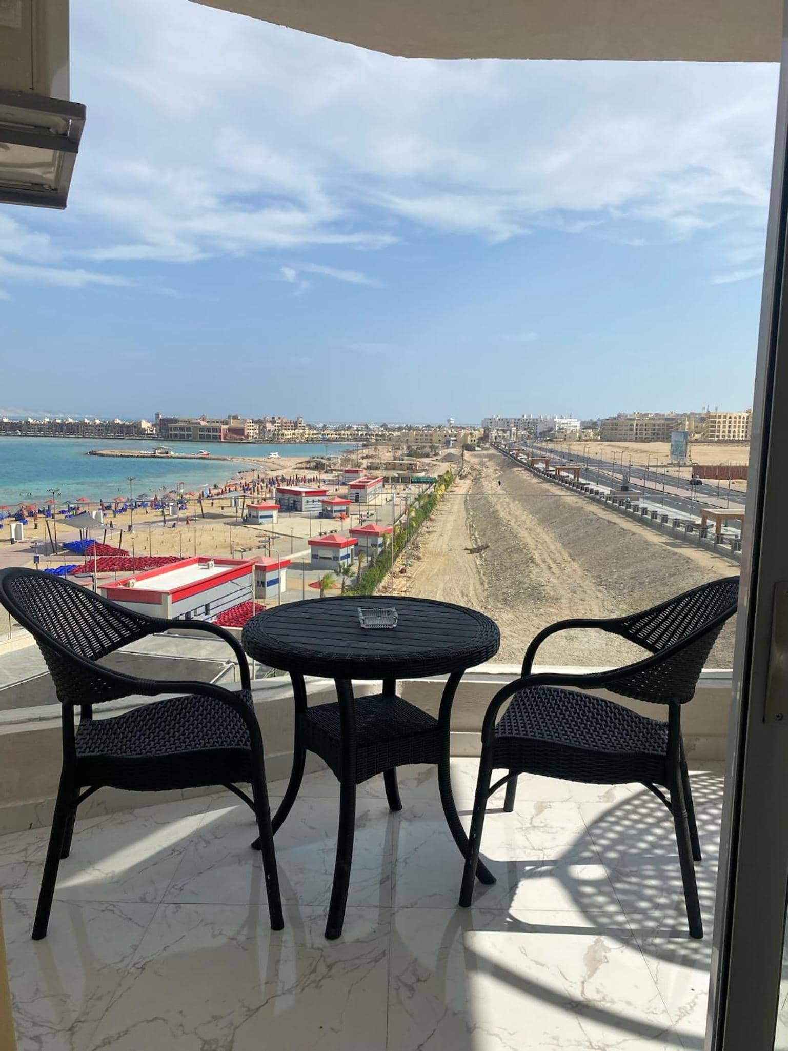 Blue Whale Hurghada Beach Front Apartments City Centre — 2