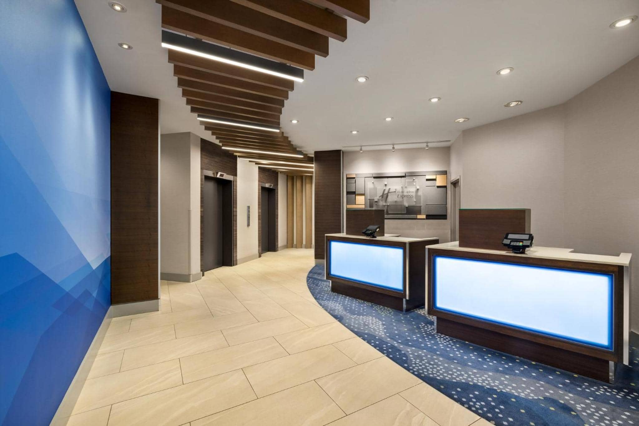 Holiday Inn Express Vancouver-Metrotown (Burnaby) — 2