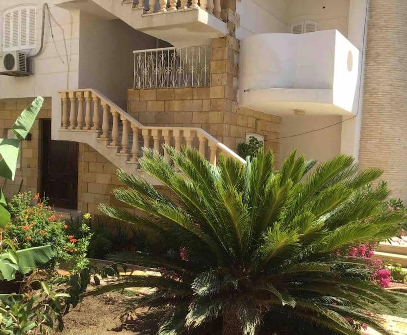 Blue Family Villa - Large Pool - Airco - Up to 10 Guests - 3 Min Walk to Beach