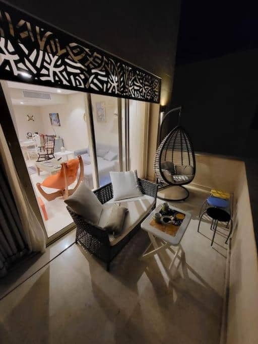 Mangroovy - 2BR Marvelous Pool View Apartment — 5