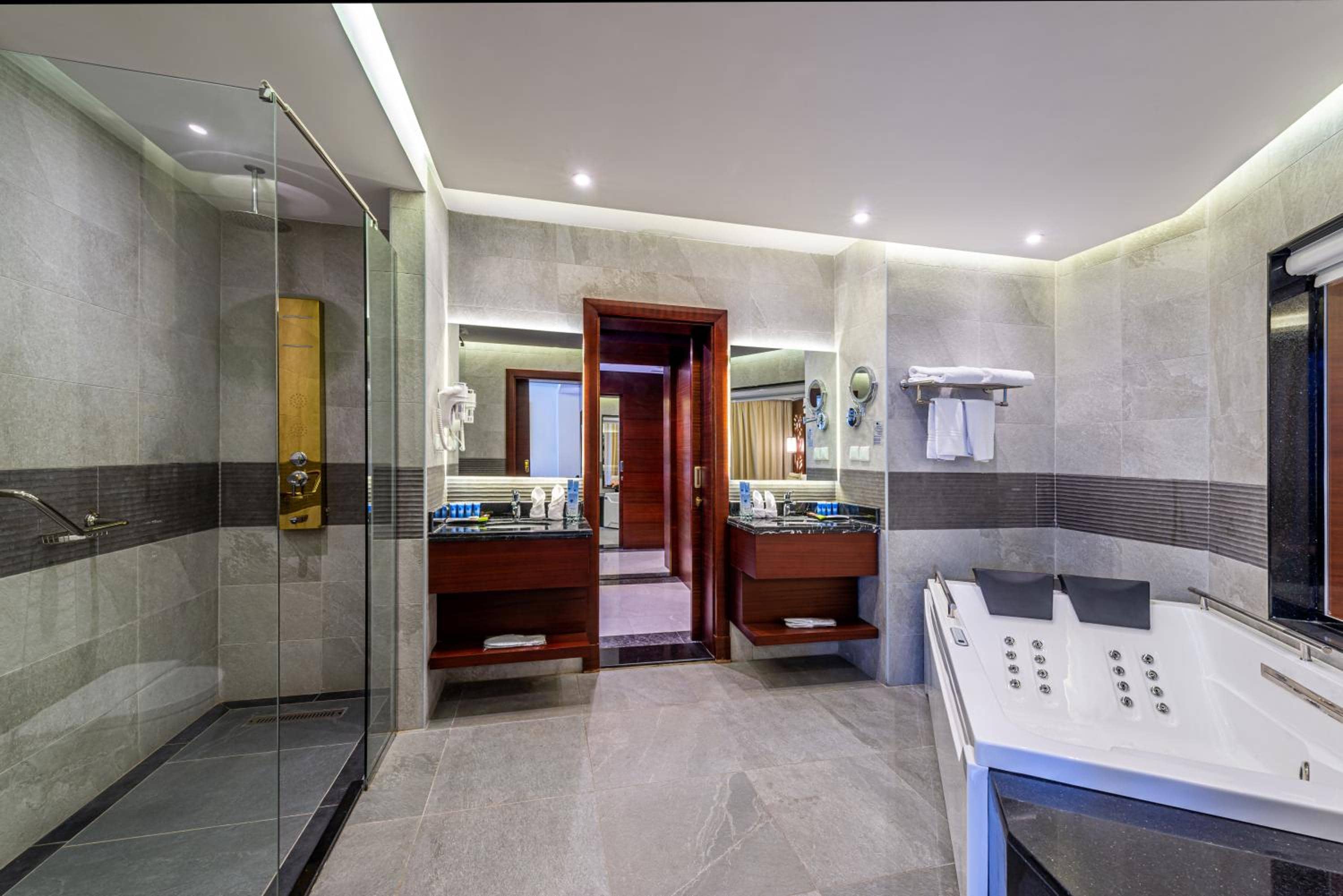 Blue Diamond Hotel Jeddah — 5