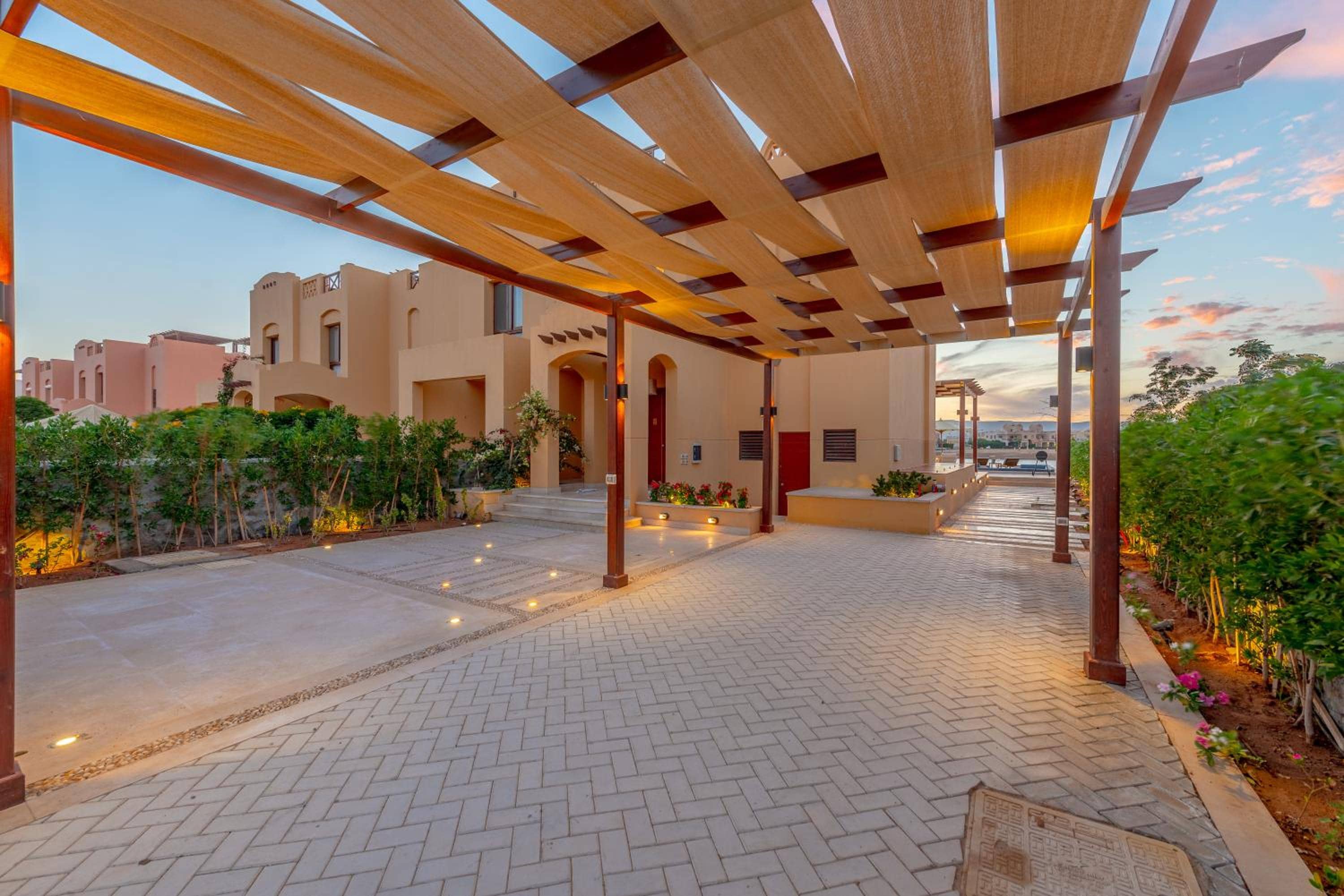 BYTK - La Casa Del Sol — 2