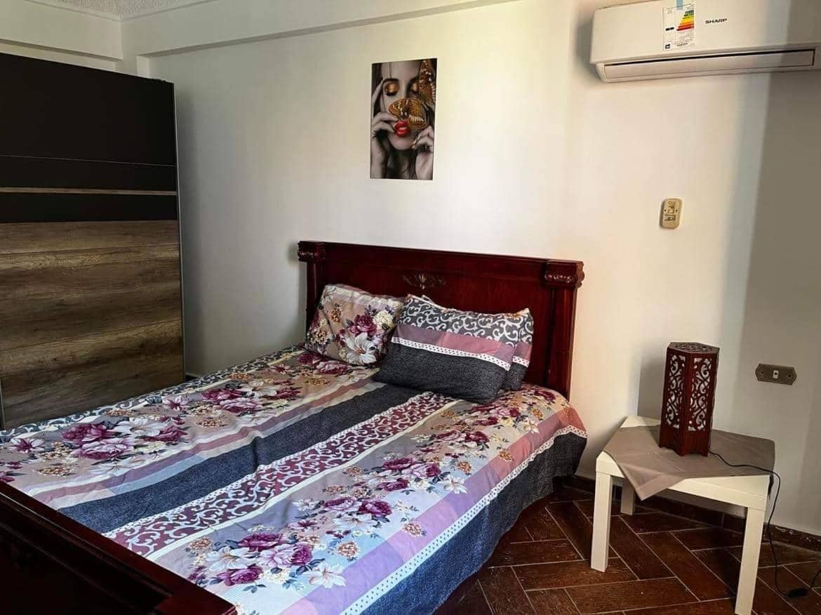 White Family Villa - Private Pool - AC - Very Big Garden - 5 bedrooms - 5- Min Walk to Beach — 2