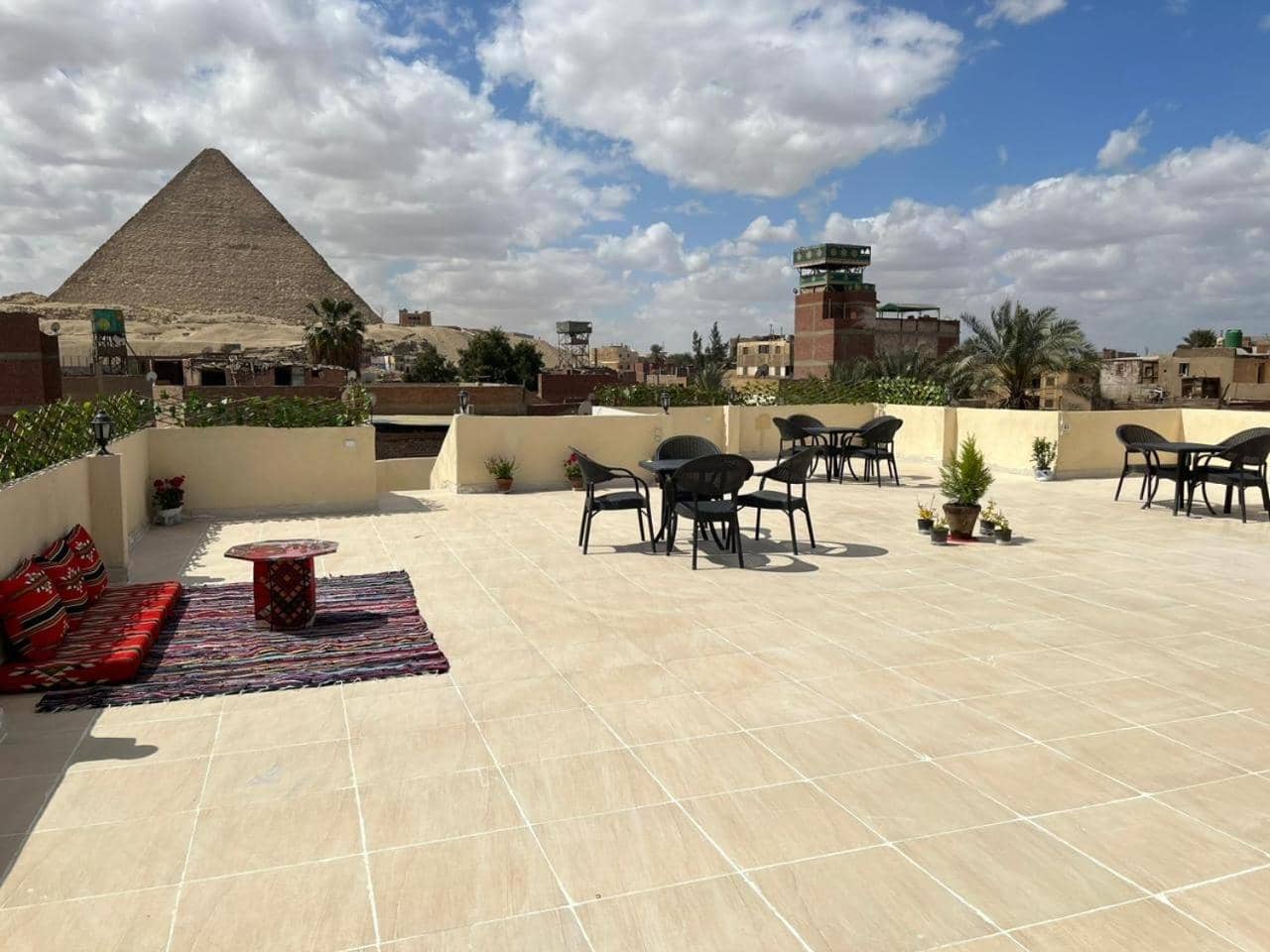 Hur Pyramids Inn — 4