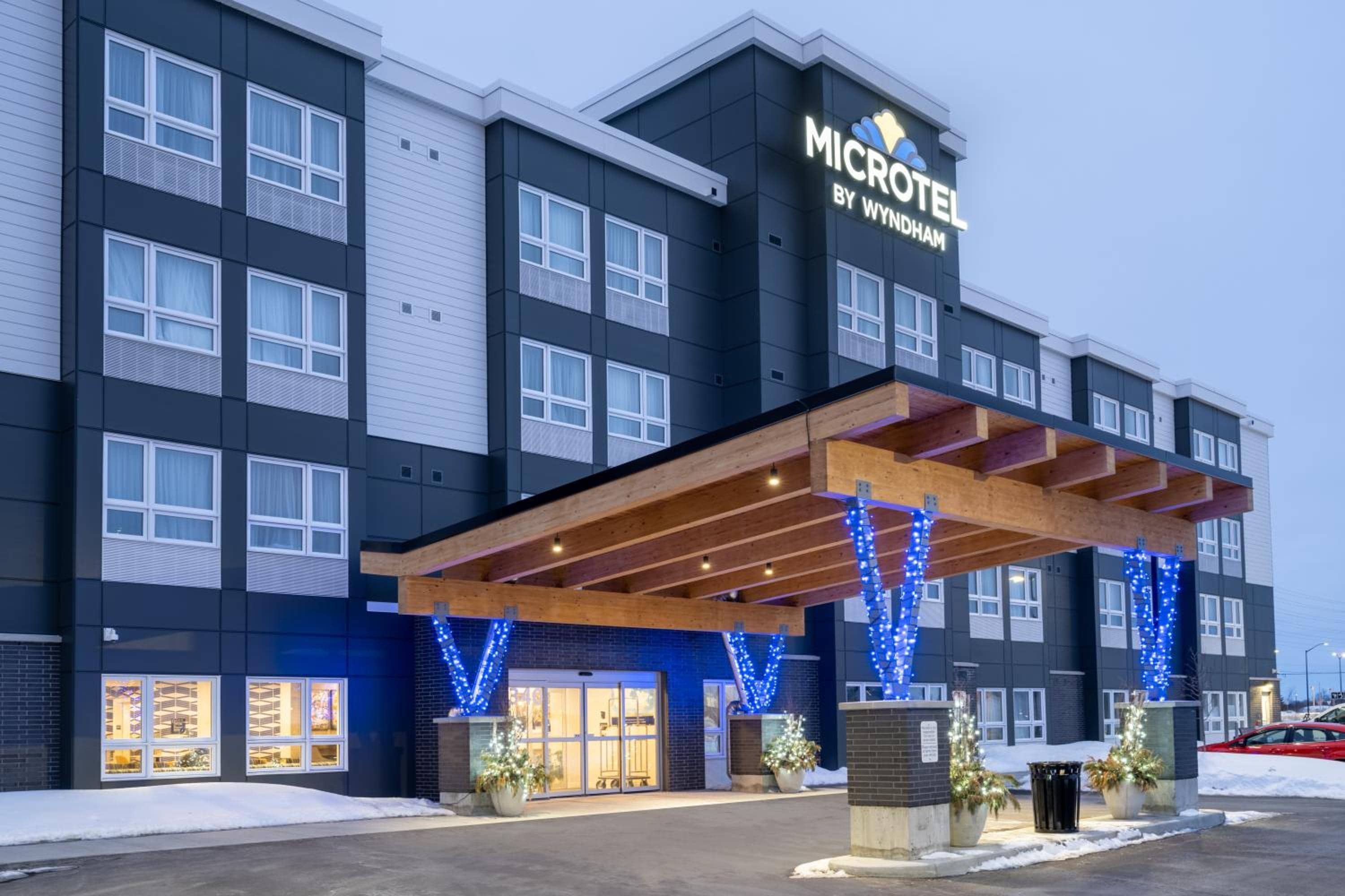 Microtel Inn & Suites by Wyndham Kanata Ottawa West — 4