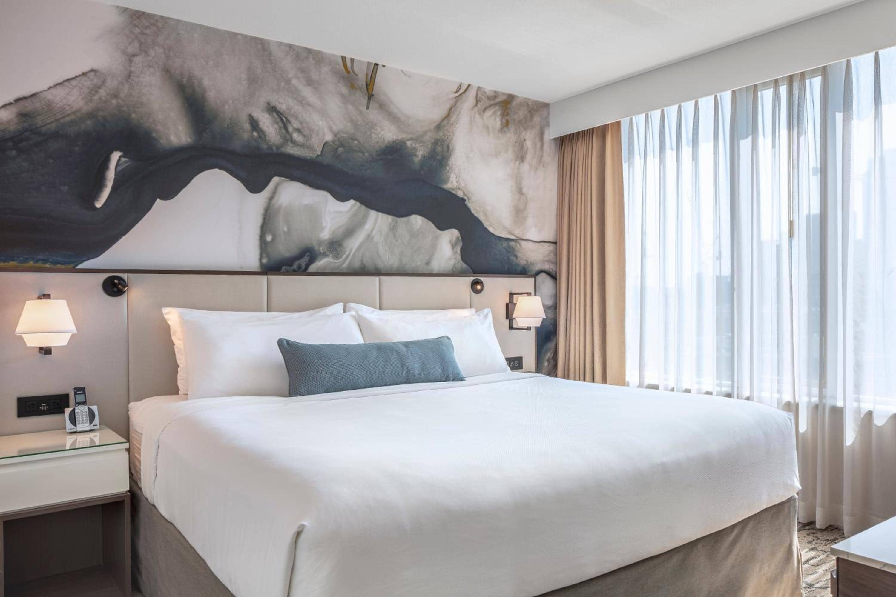 Delta Hotels by Marriott Vancouver Downtown Suites - Downtown Vancouver — 3
