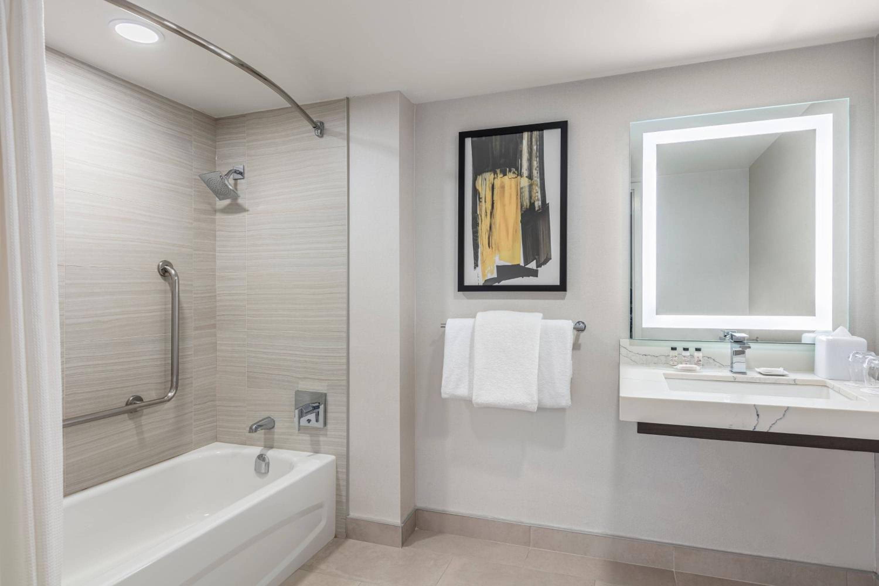 Delta Hotels by Marriott Vancouver Downtown Suites - Downtown Vancouver — 4