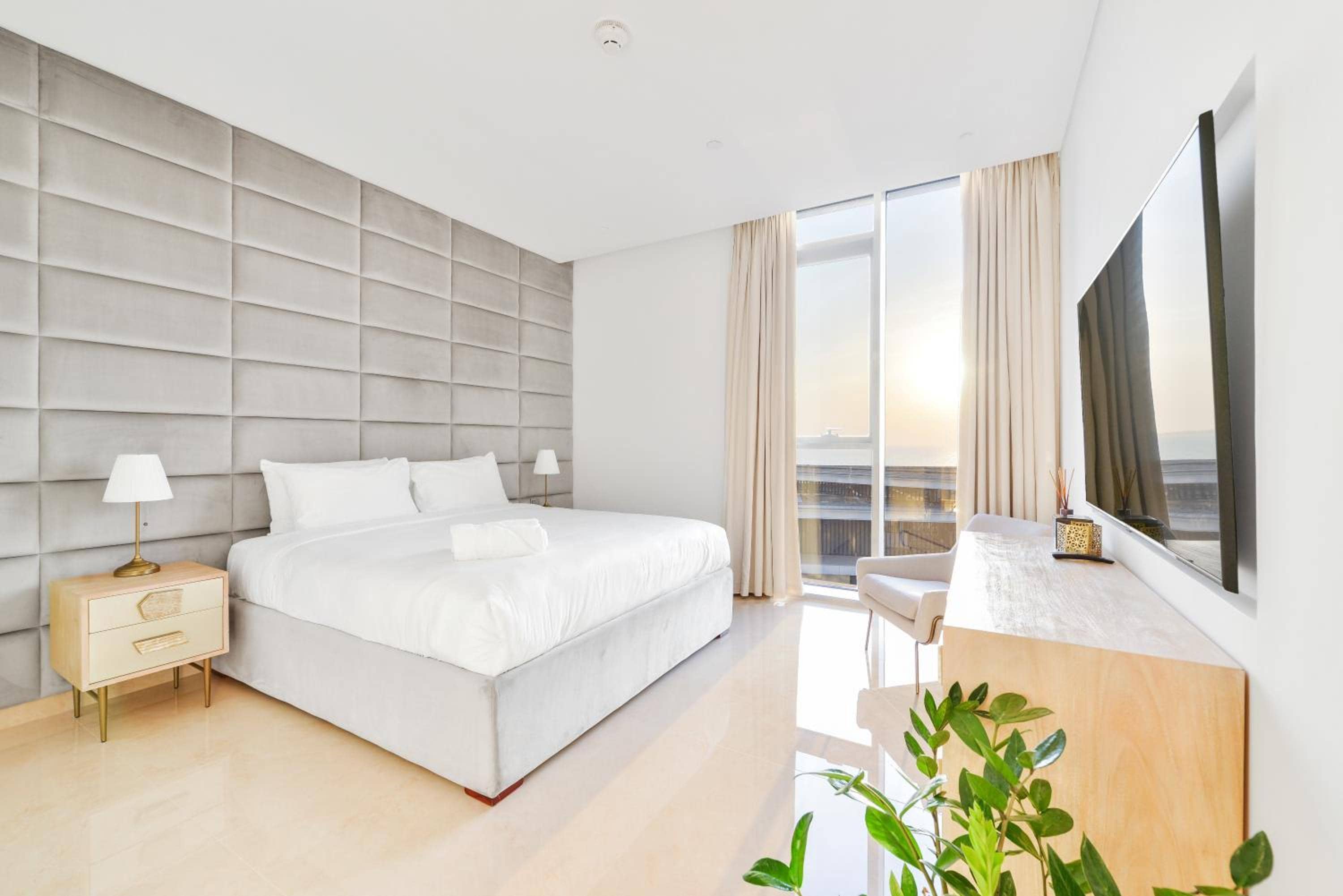 Posh 2 BR Oceanfront Apt in the Heart of Bluewaters Island — 4