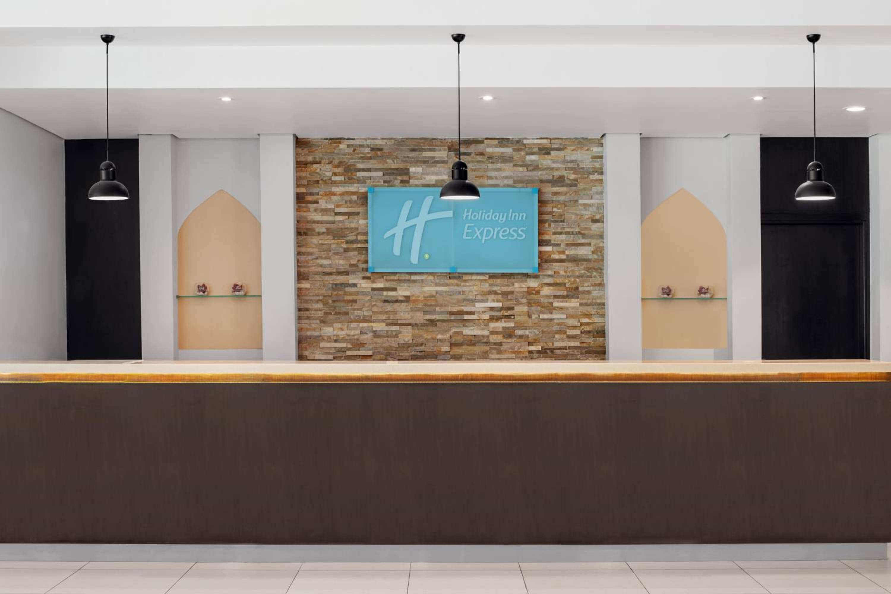 Holiday Inn Express Dubai Internet City by IHG — 2