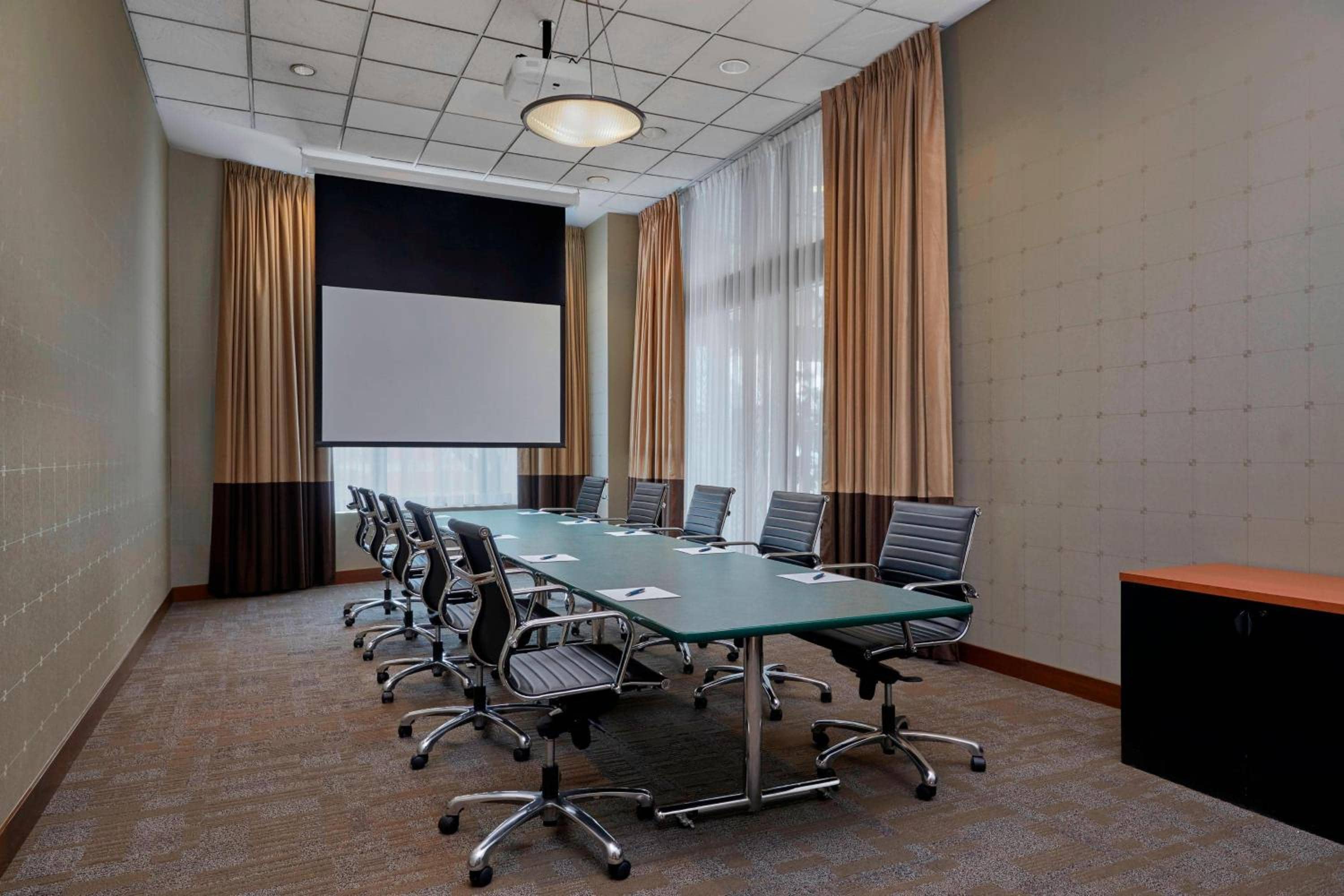 Grand Park Hotel Vancouver Airport, an Ascend Collection Hotel — 3