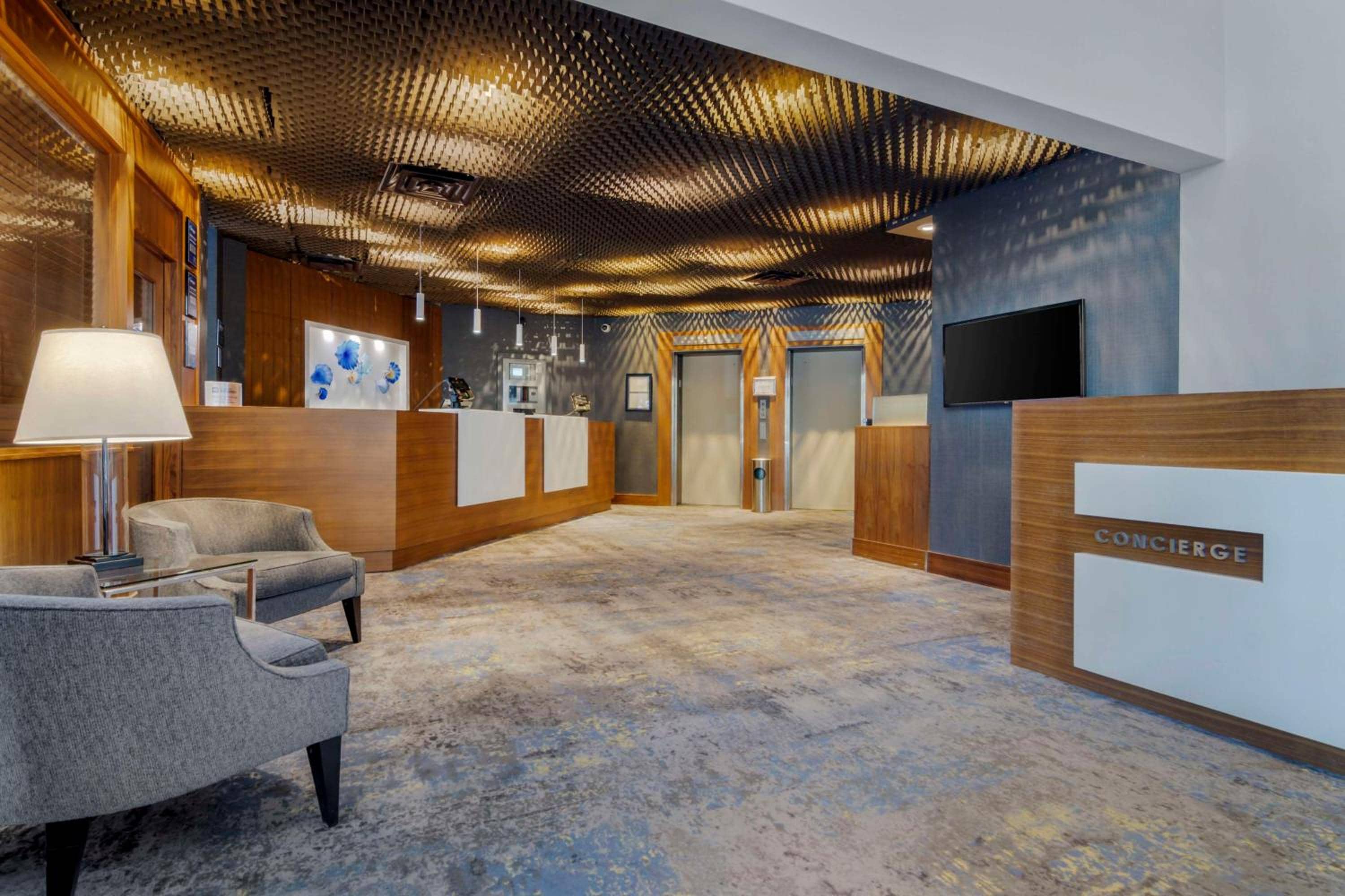Best Western Premier Chateau Granville Hotel & Suites & Conference Centre — 4