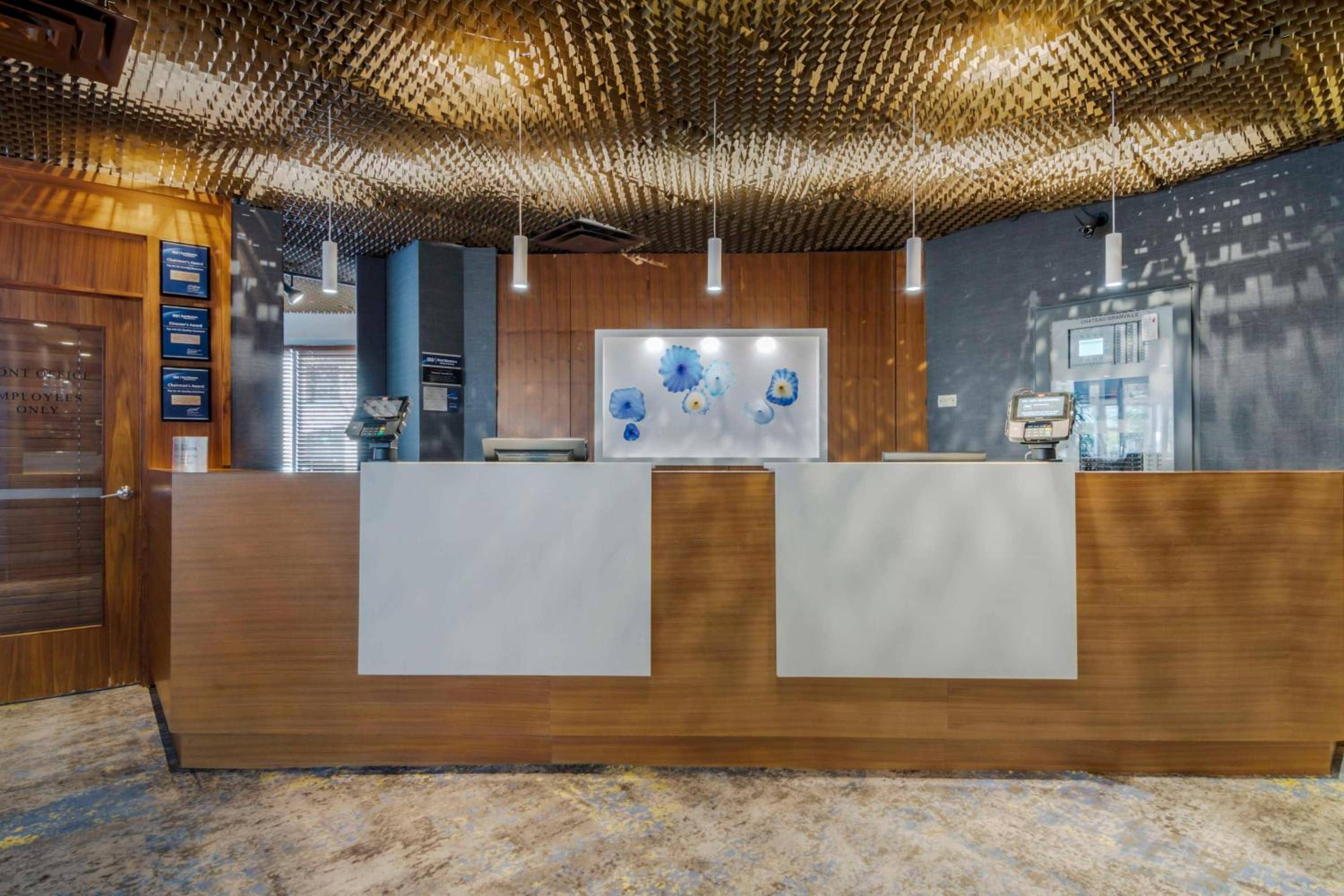 Best Western Premier Chateau Granville Hotel & Suites & Conference Centre — 5